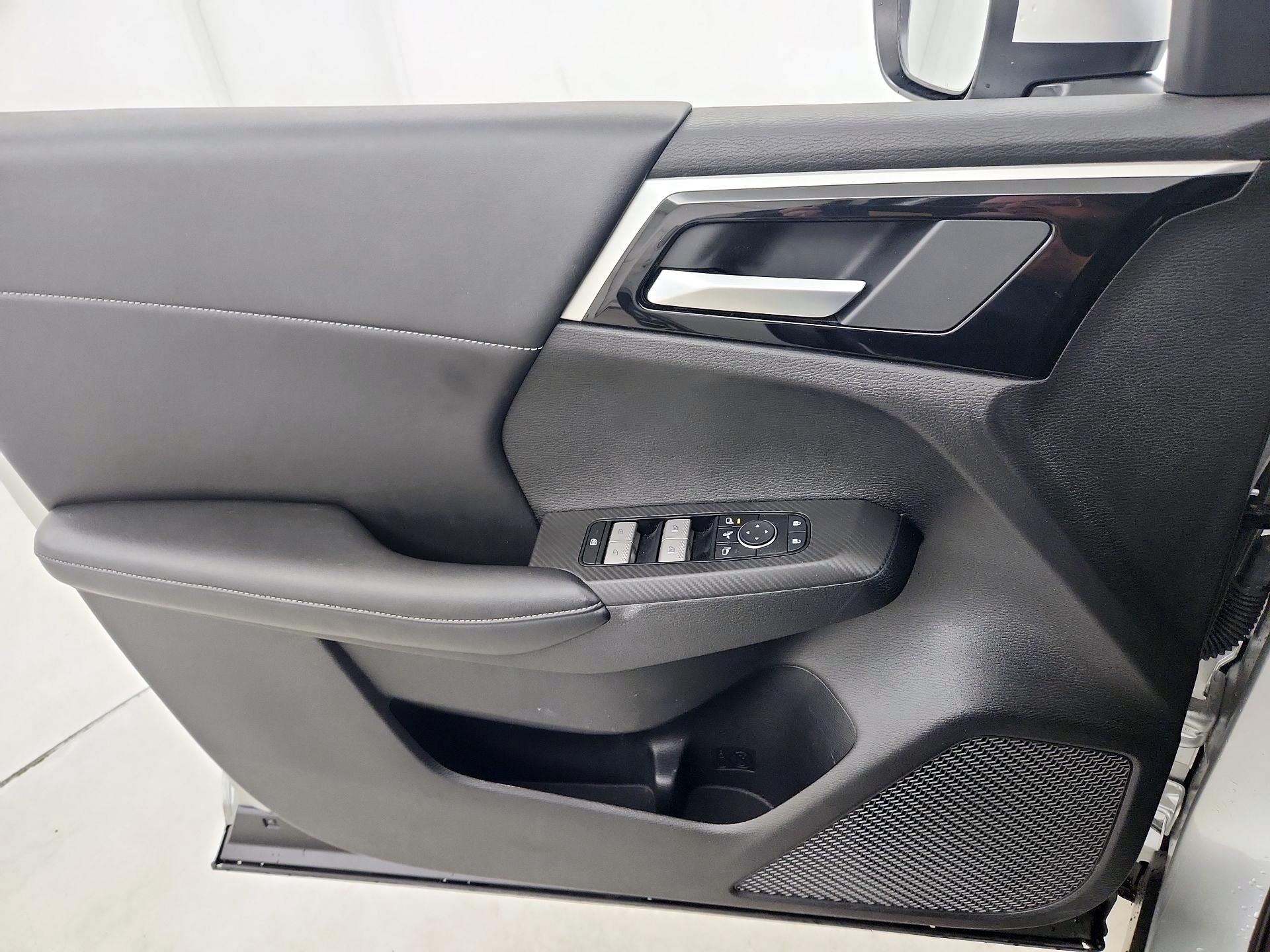 Thumbnail: 2024 Mitsubishi Outlander - 12