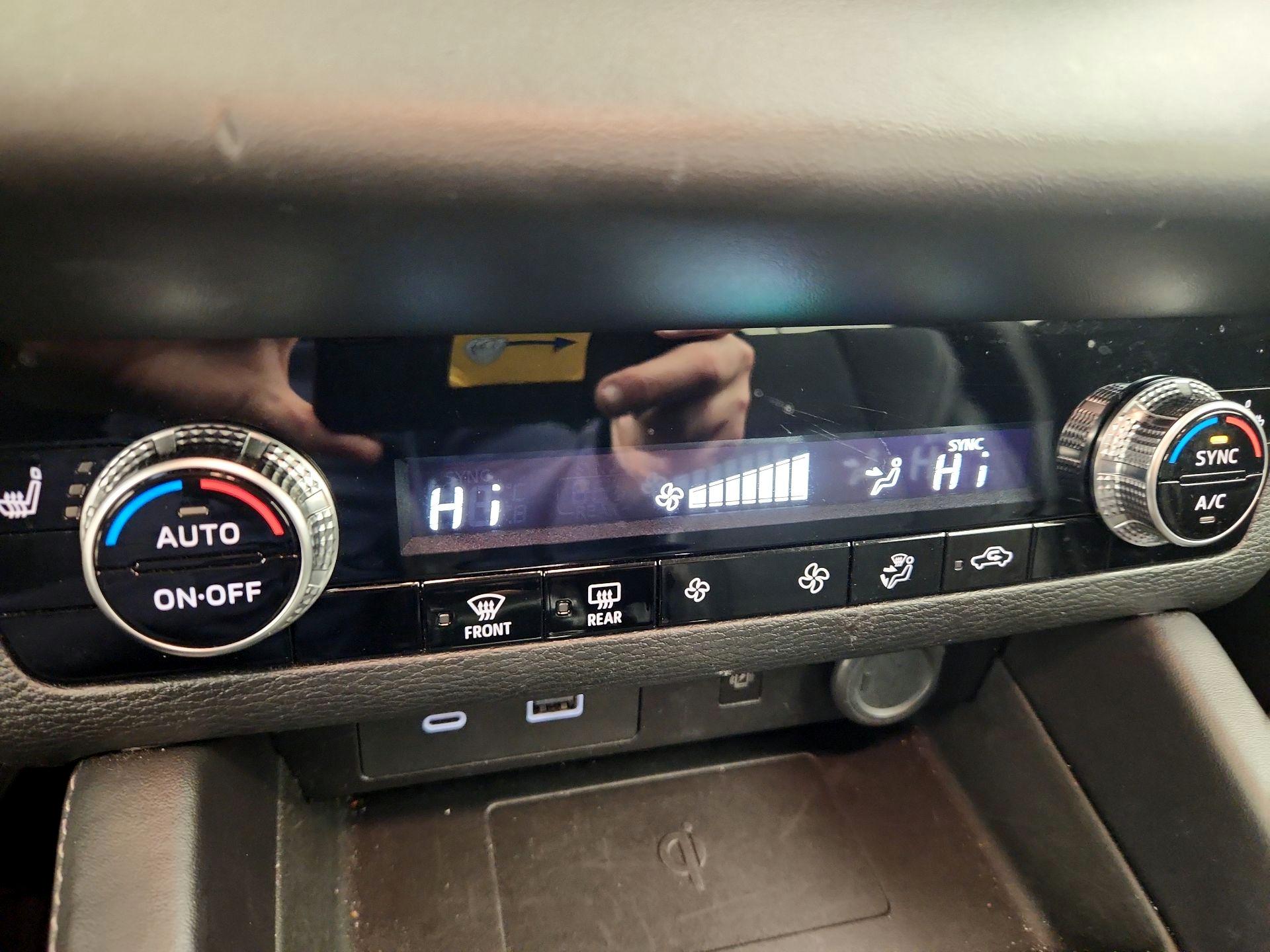 Thumbnail: 2024 Mitsubishi Outlander - 17