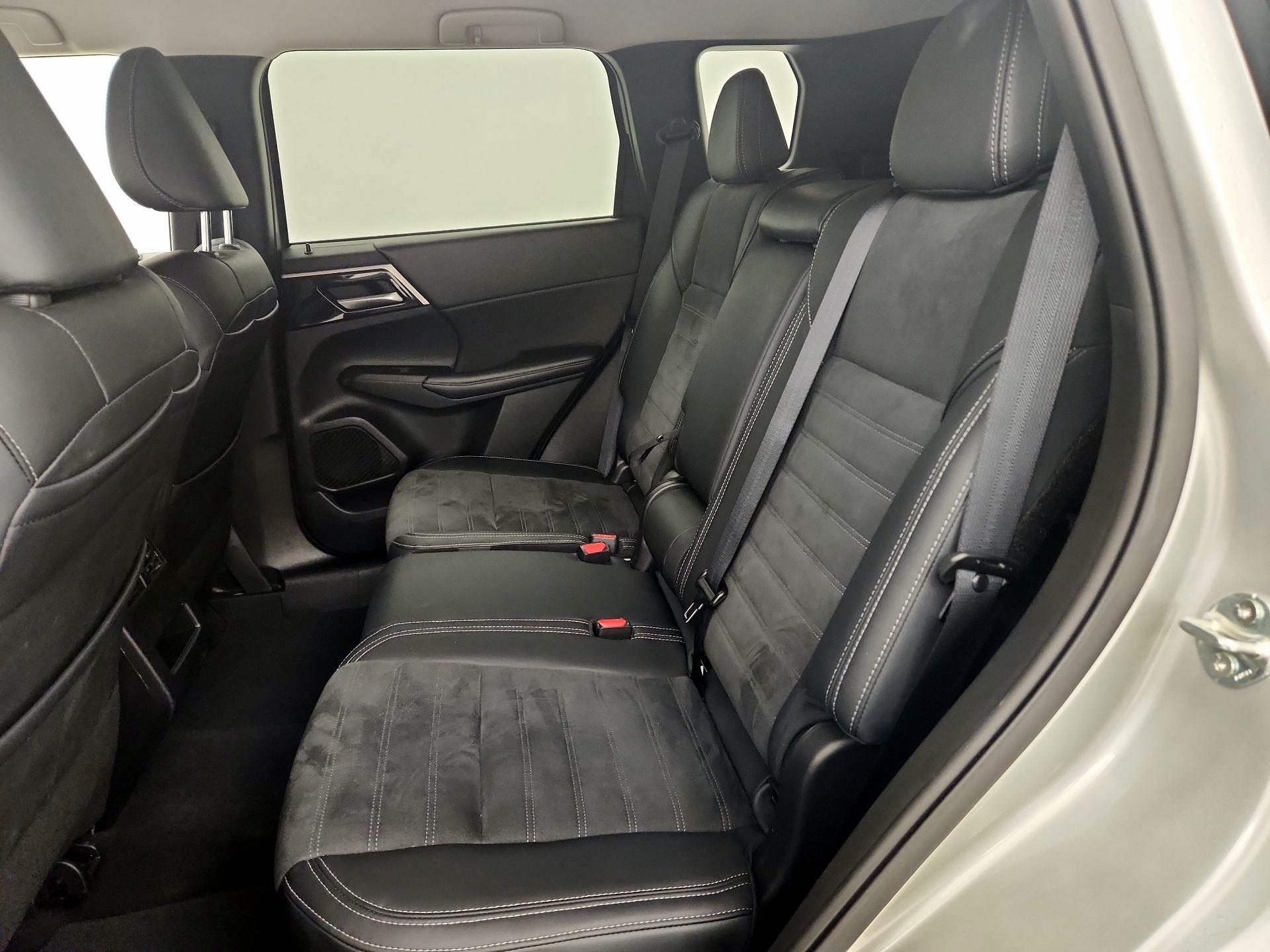 Thumbnail: 2024 Mitsubishi Outlander - 20