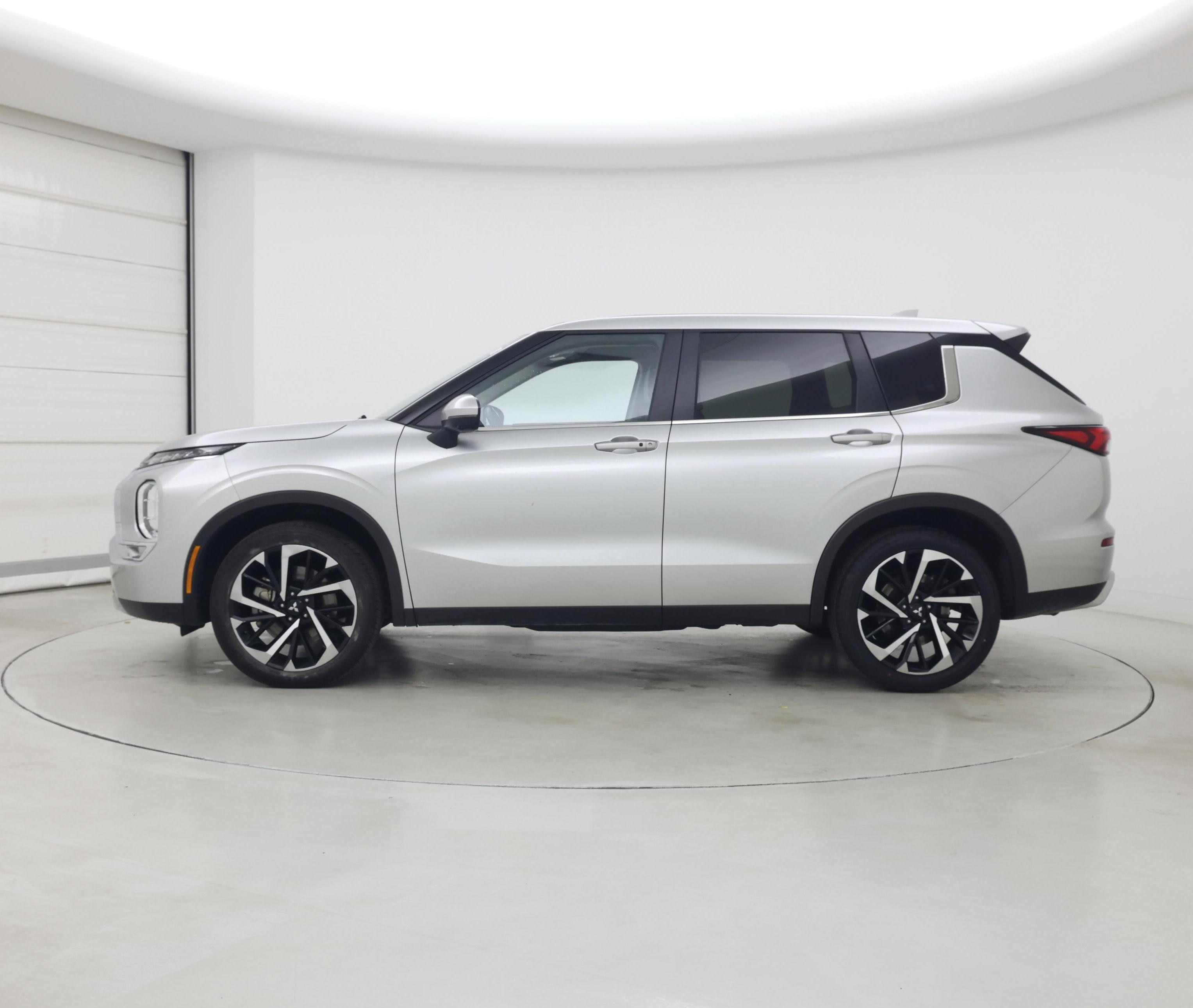 Thumbnail: 2024 Mitsubishi Outlander - 3