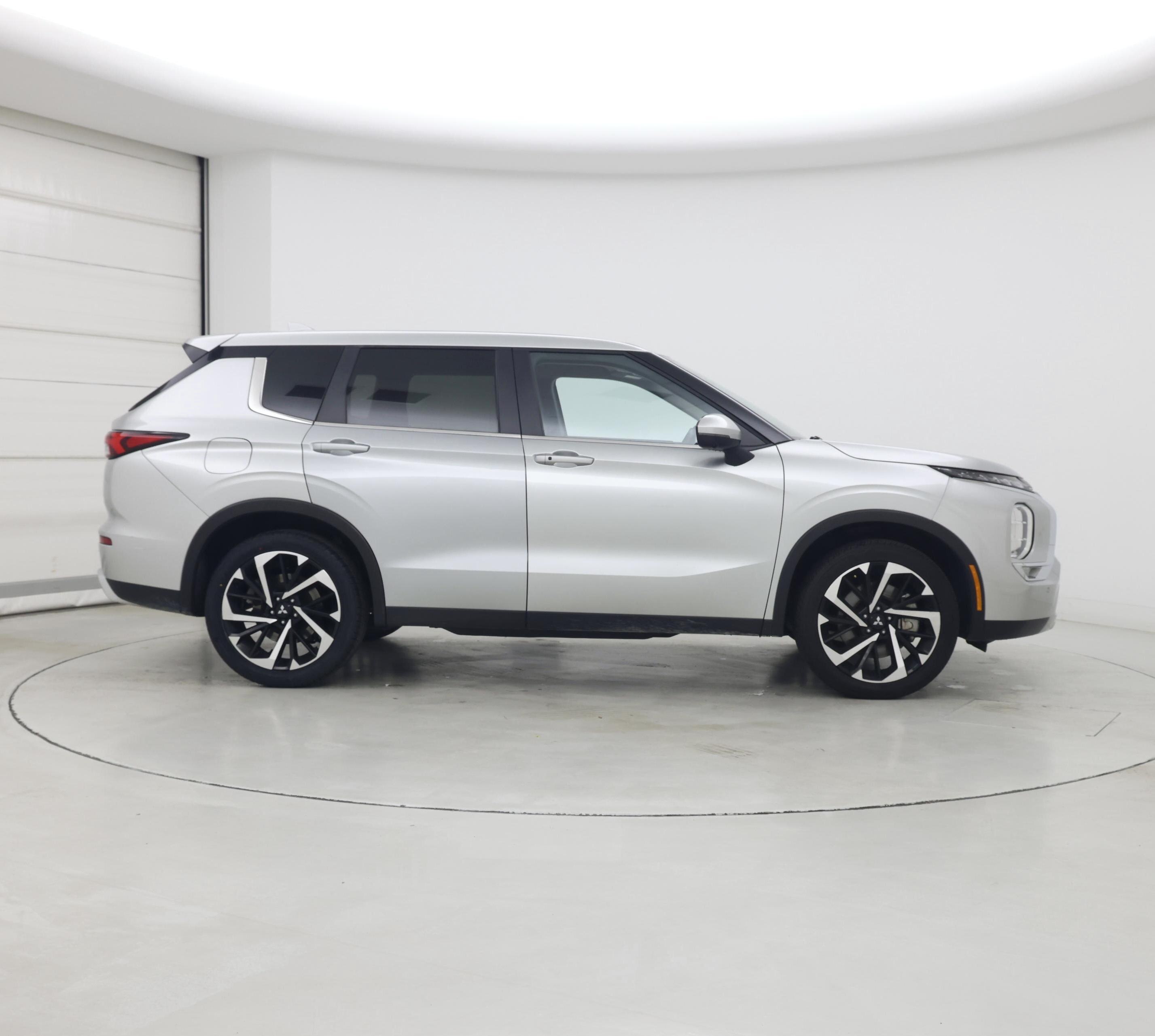 Thumbnail: 2024 Mitsubishi Outlander - 7