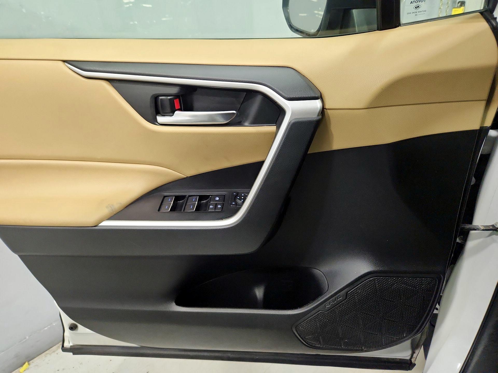 Thumbnail: 2022 Toyota RAV4 - 12