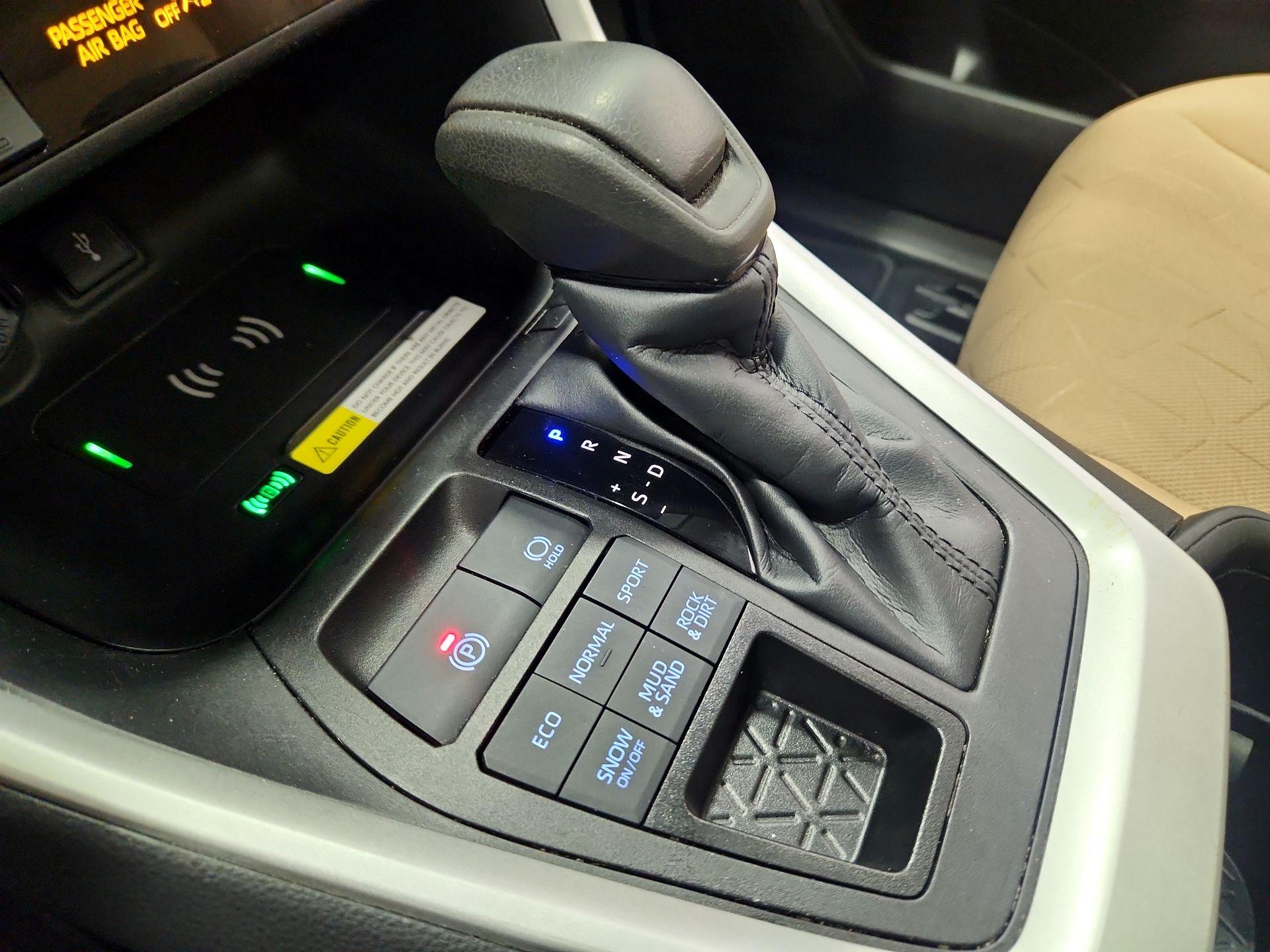 Thumbnail: 2022 Toyota RAV4 - 17