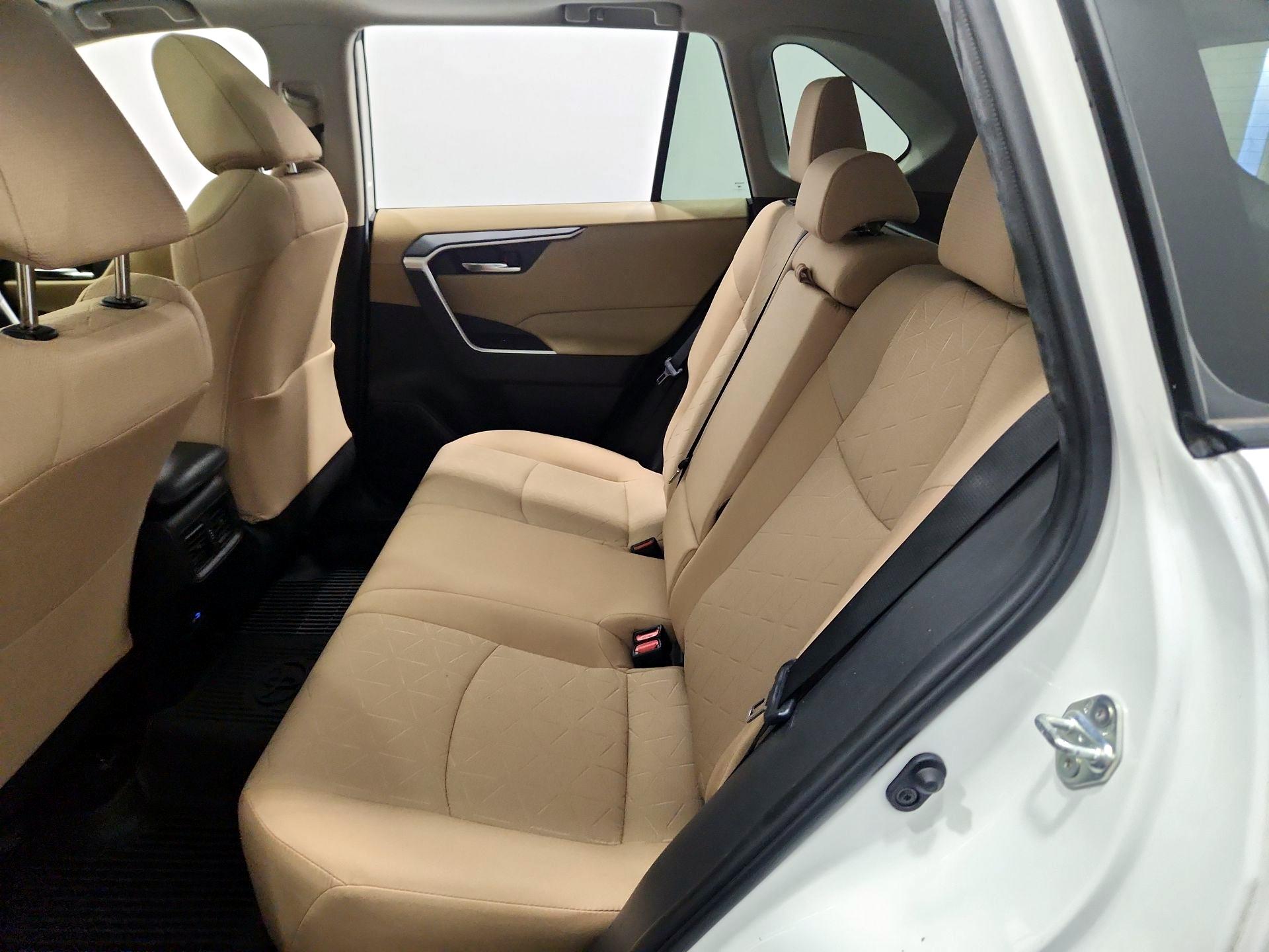 Thumbnail: 2022 Toyota RAV4 - 20