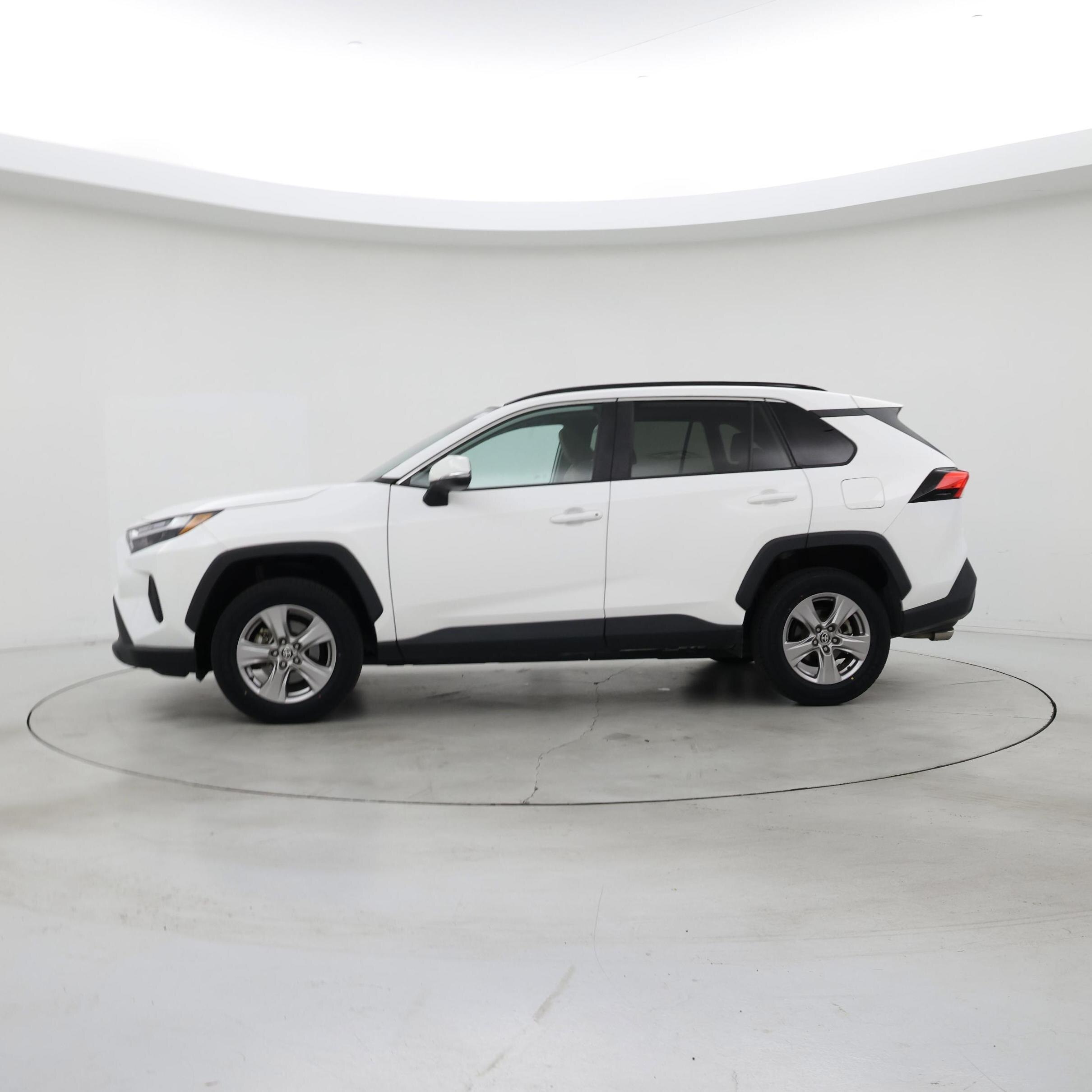 Thumbnail: 2022 Toyota RAV4 - 3