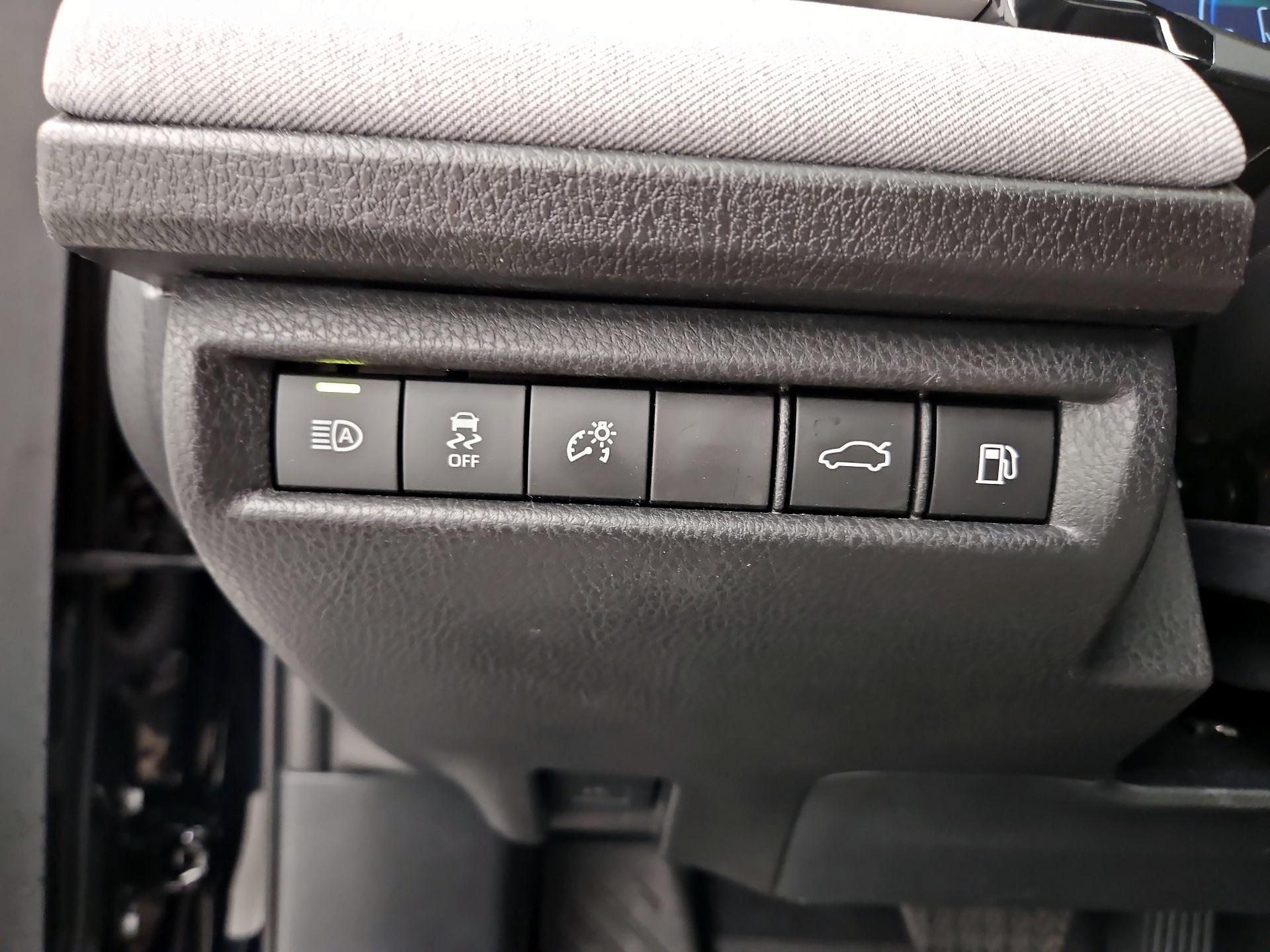 Thumbnail: 2025 Toyota Camry - 13