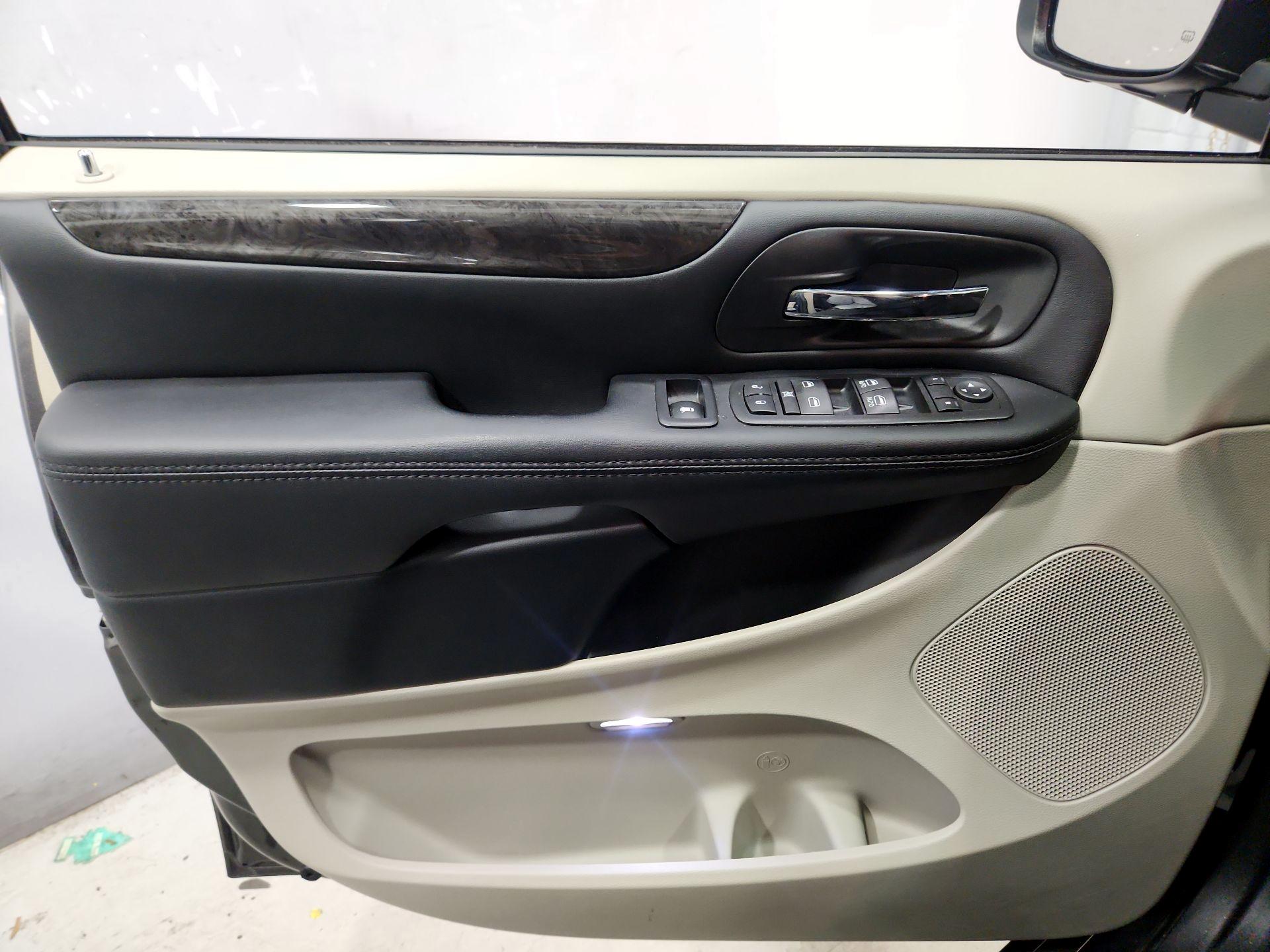 Thumbnail: 2019 Dodge Grand Caravan - 12