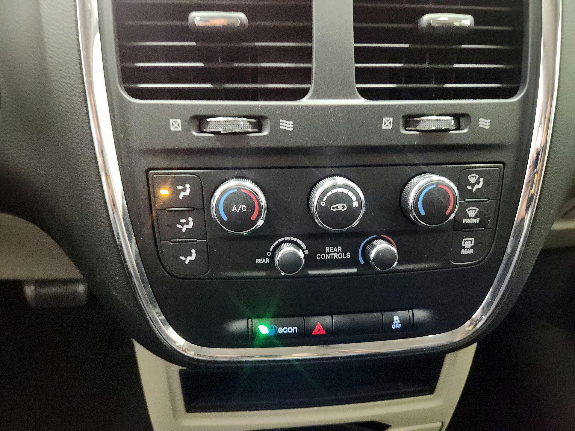 Thumbnail: 2019 Dodge Grand Caravan - 16