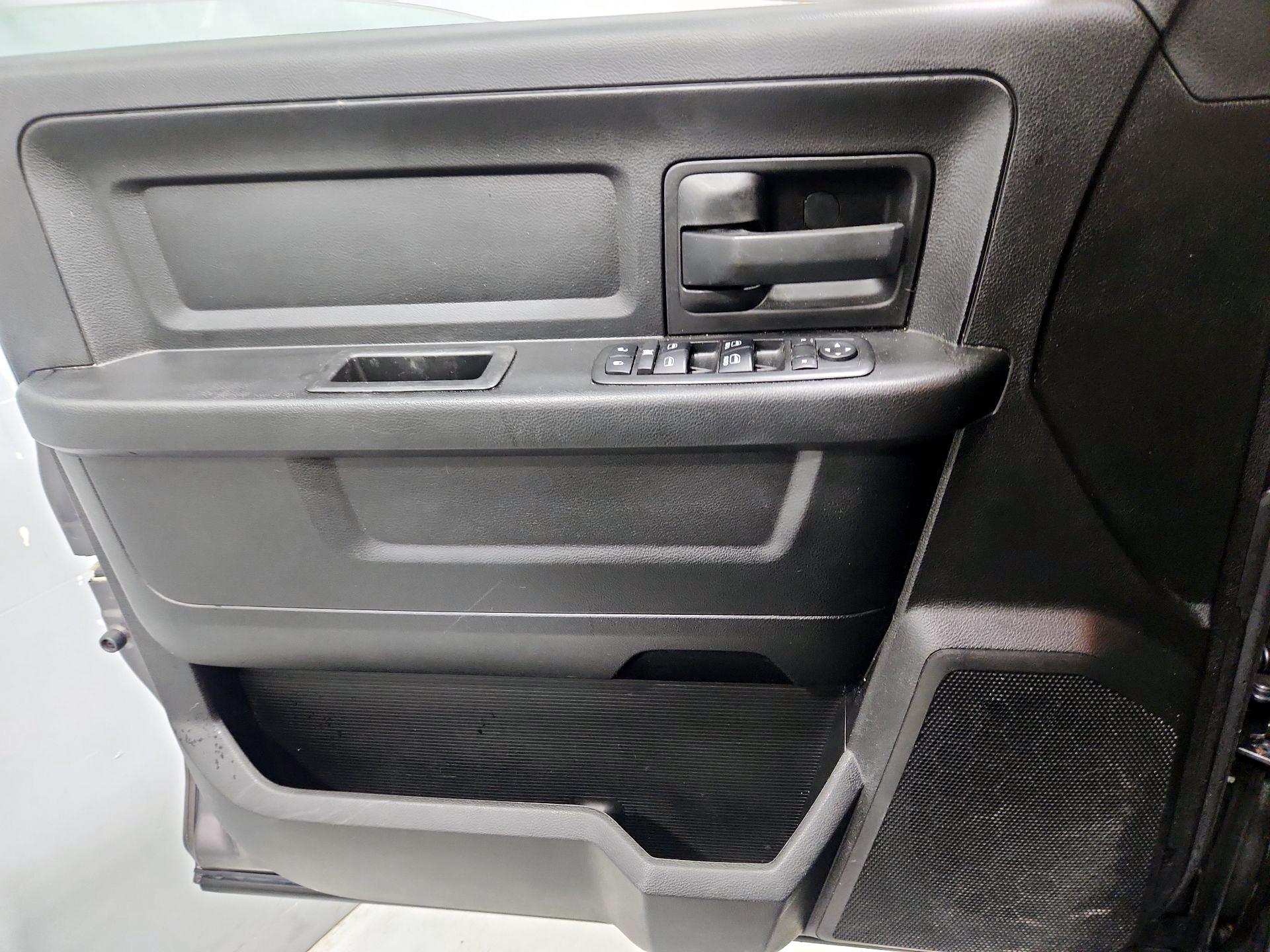 Thumbnail: 2019 RAM 1500 Classic - 12