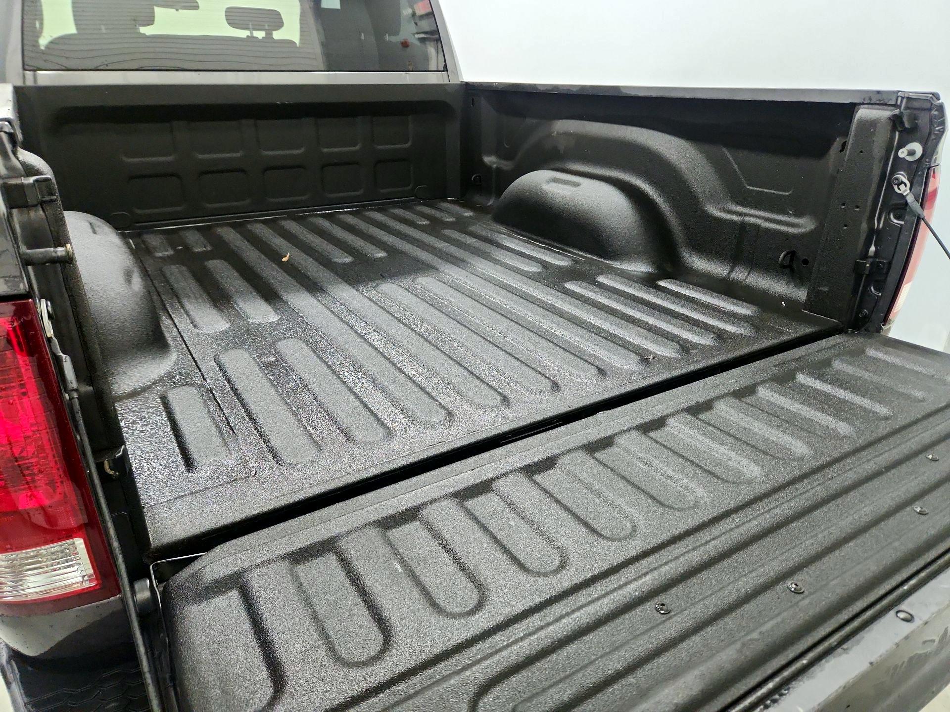 Thumbnail: 2019 RAM 1500 Classic - 19