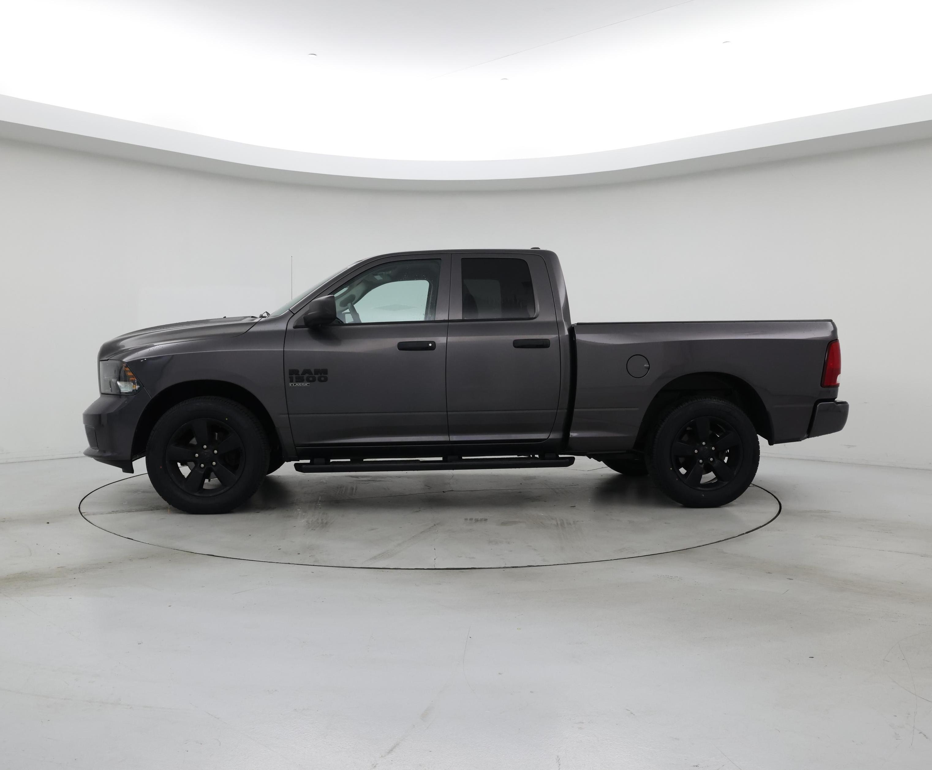 Thumbnail: 2019 RAM 1500 Classic - 3