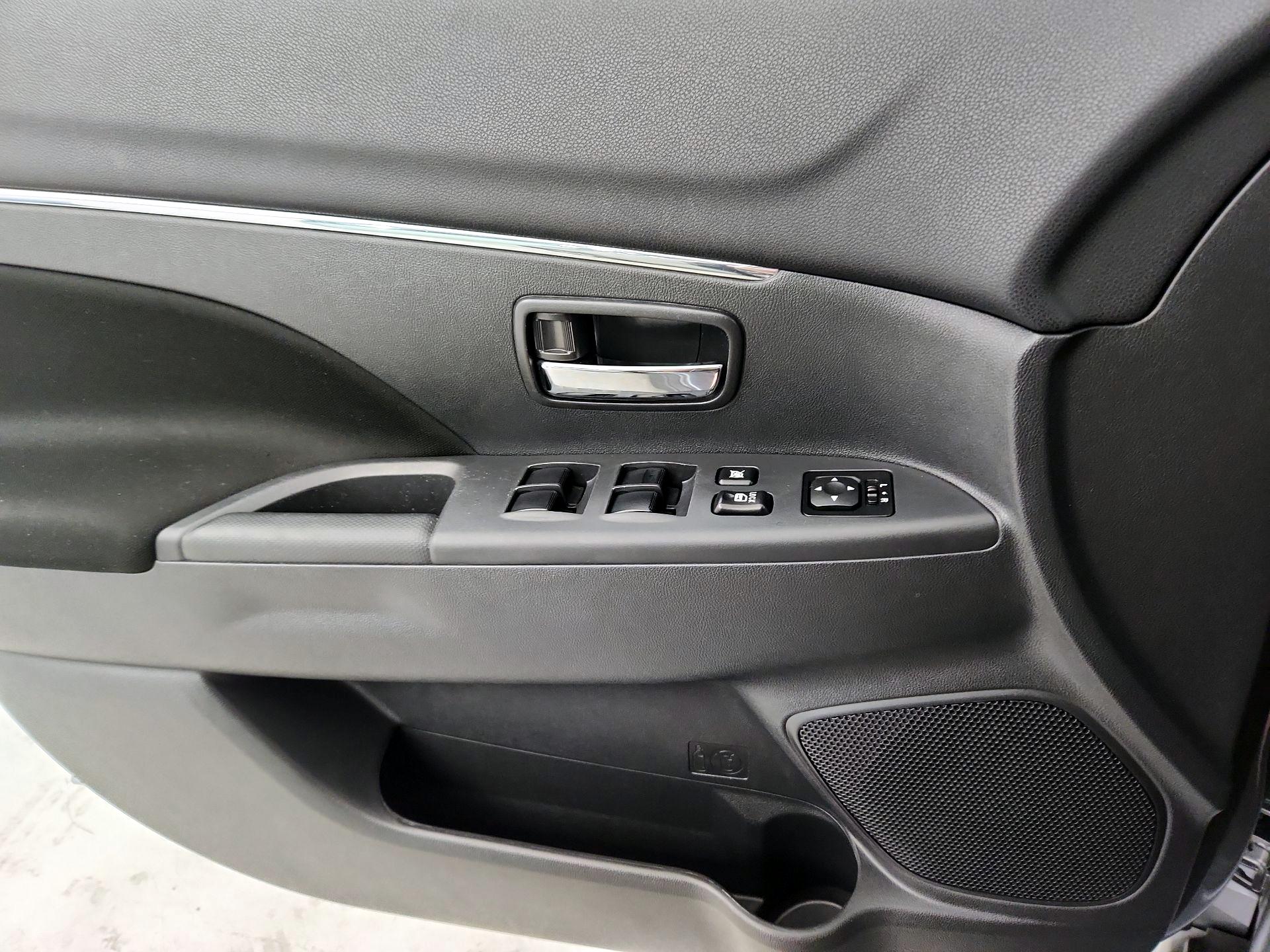 Thumbnail: 2024 Mitsubishi Outlander Sport - 10