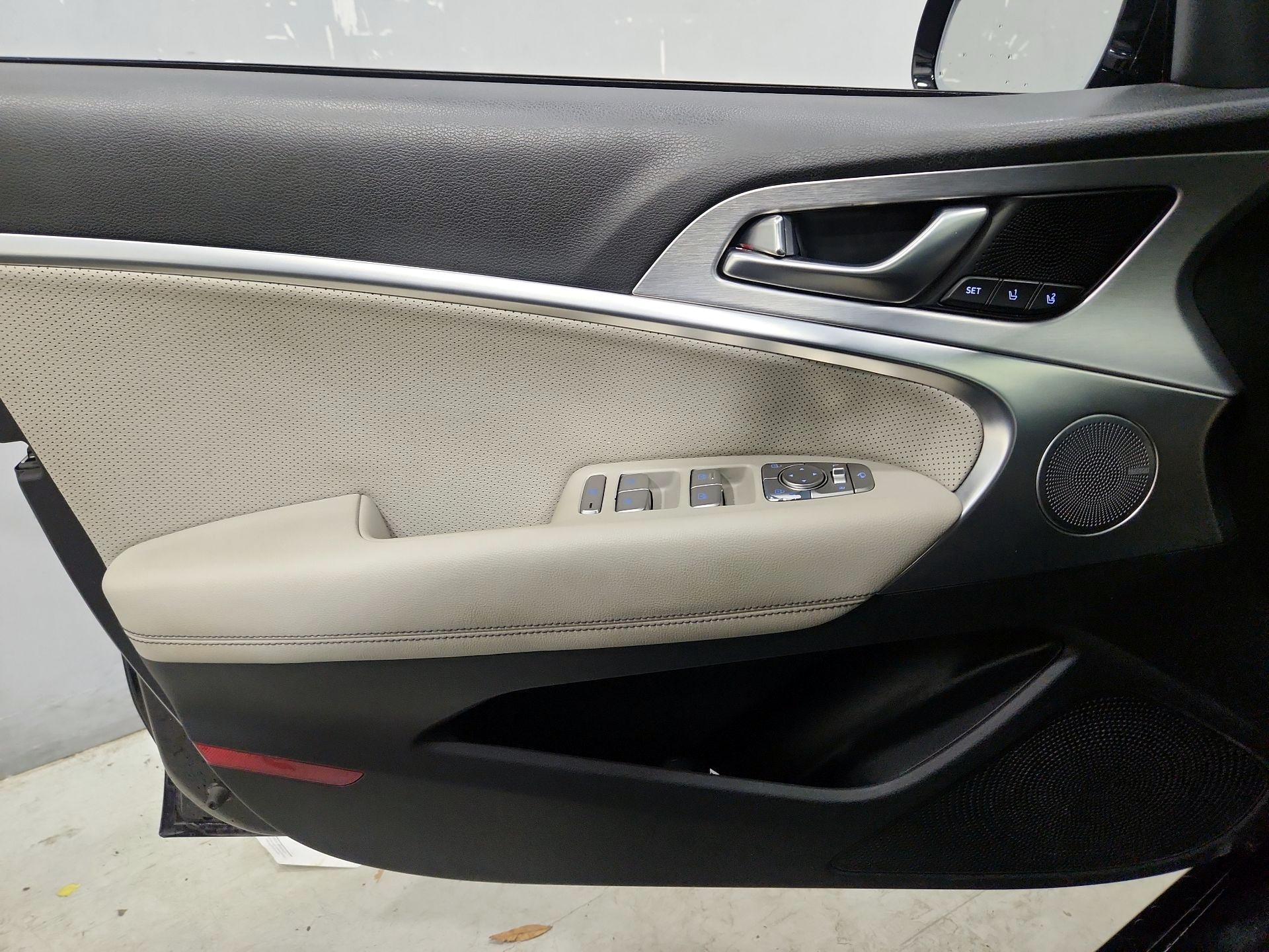 Thumbnail: 2019 Genesis G70 - 12