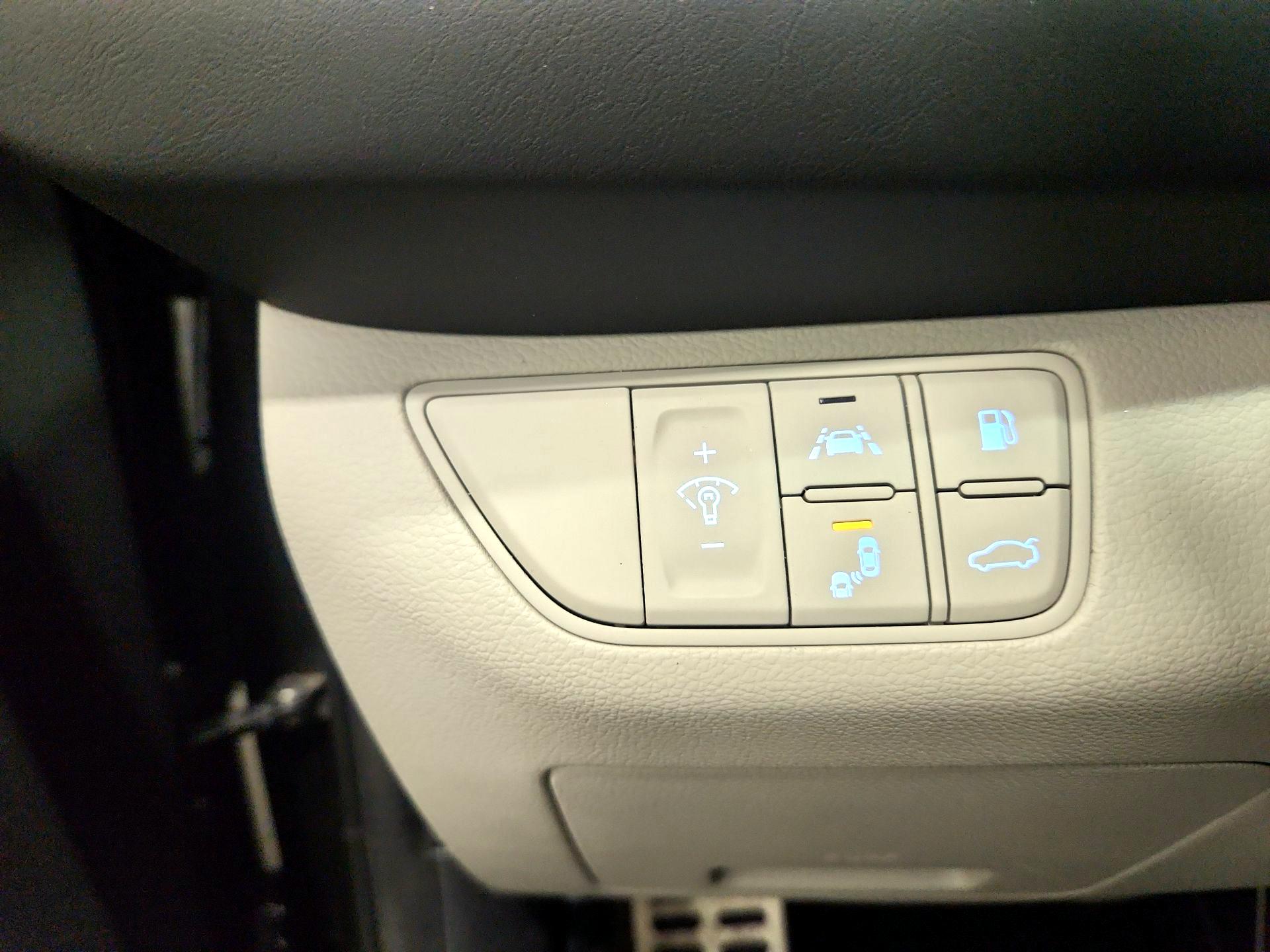 Thumbnail: 2019 Genesis G70 - 13