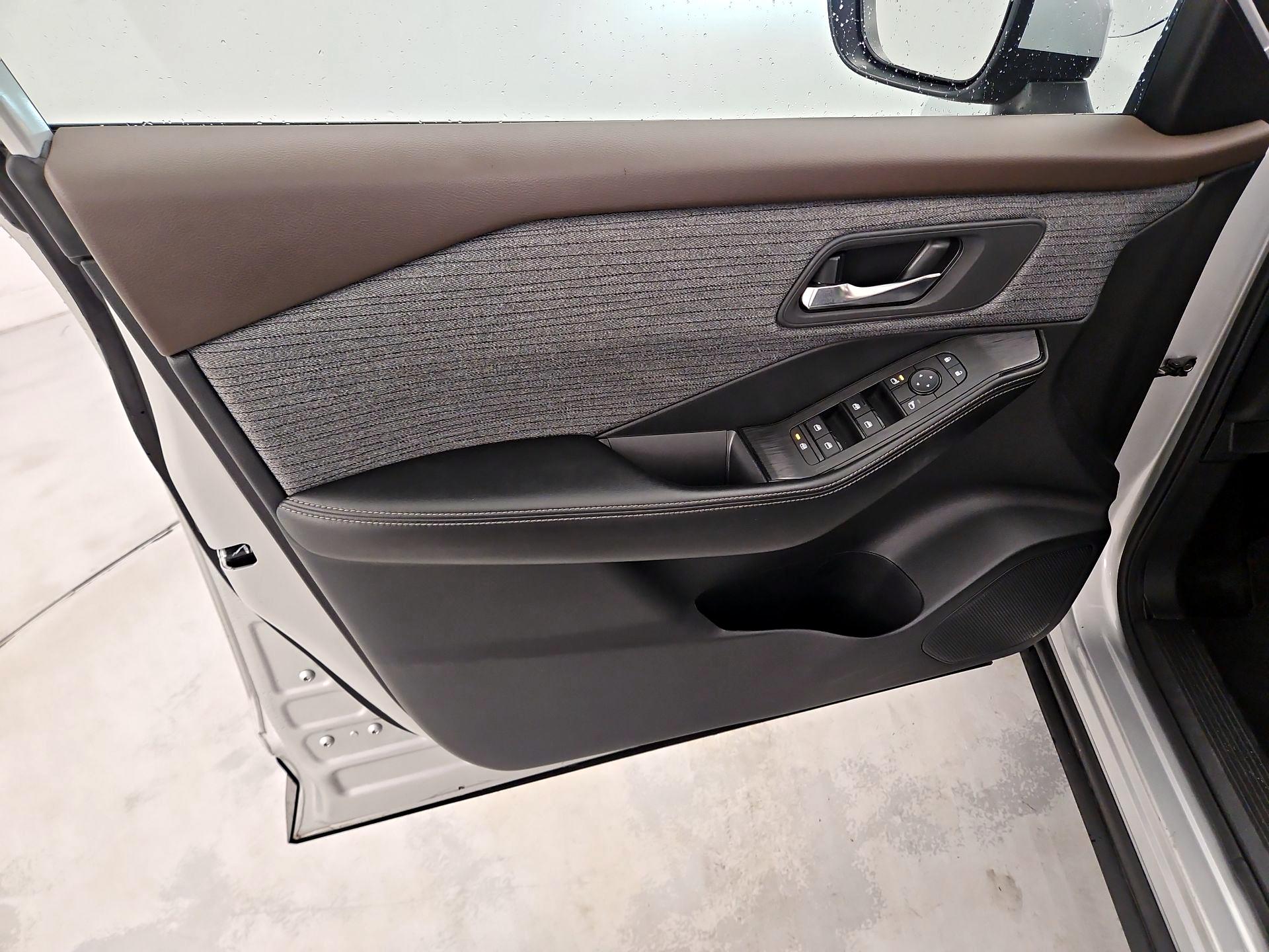 Thumbnail: 2023 Nissan Rogue - 12