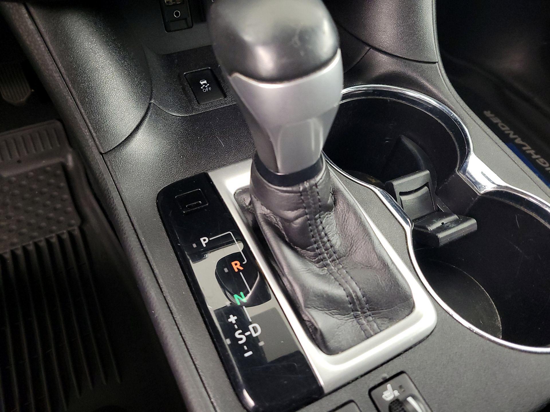 Thumbnail: 2019 Toyota Highlander - 17