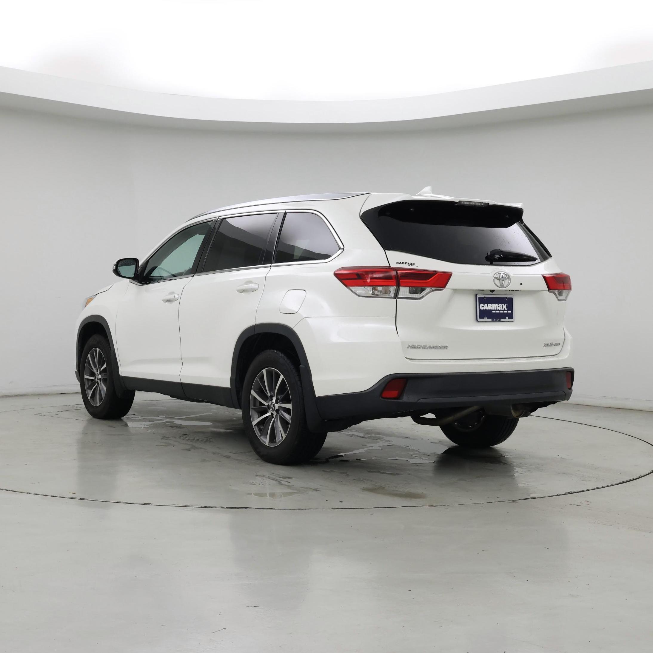 Thumbnail: 2019 Toyota Highlander - 2