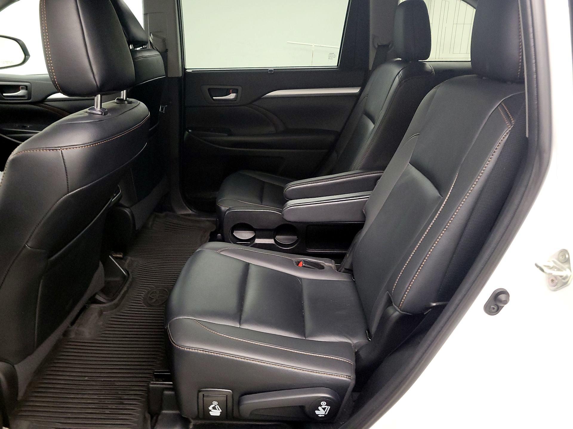 Thumbnail: 2019 Toyota Highlander - 20