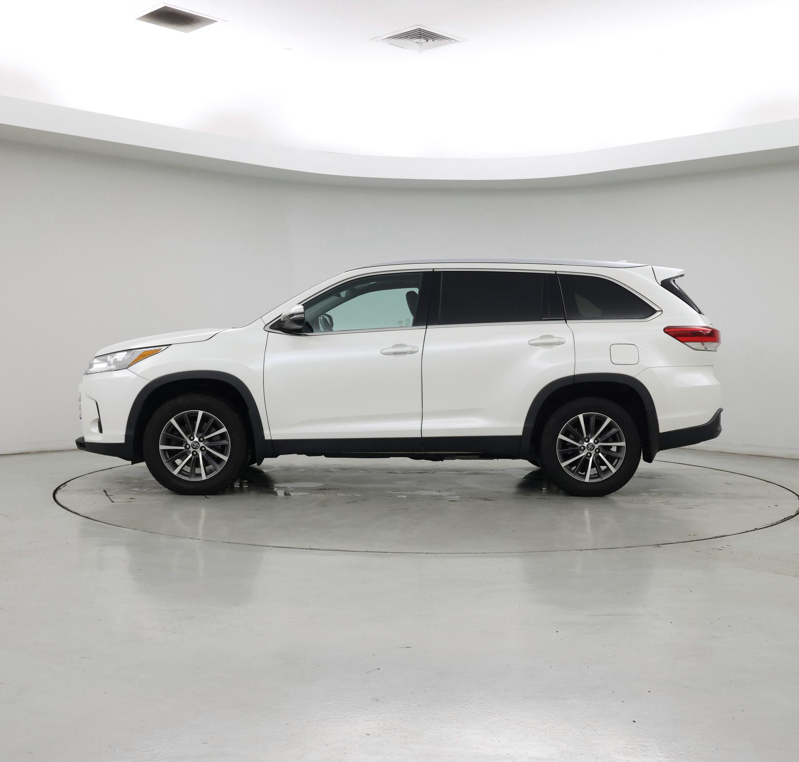 Thumbnail: 2019 Toyota Highlander - 3