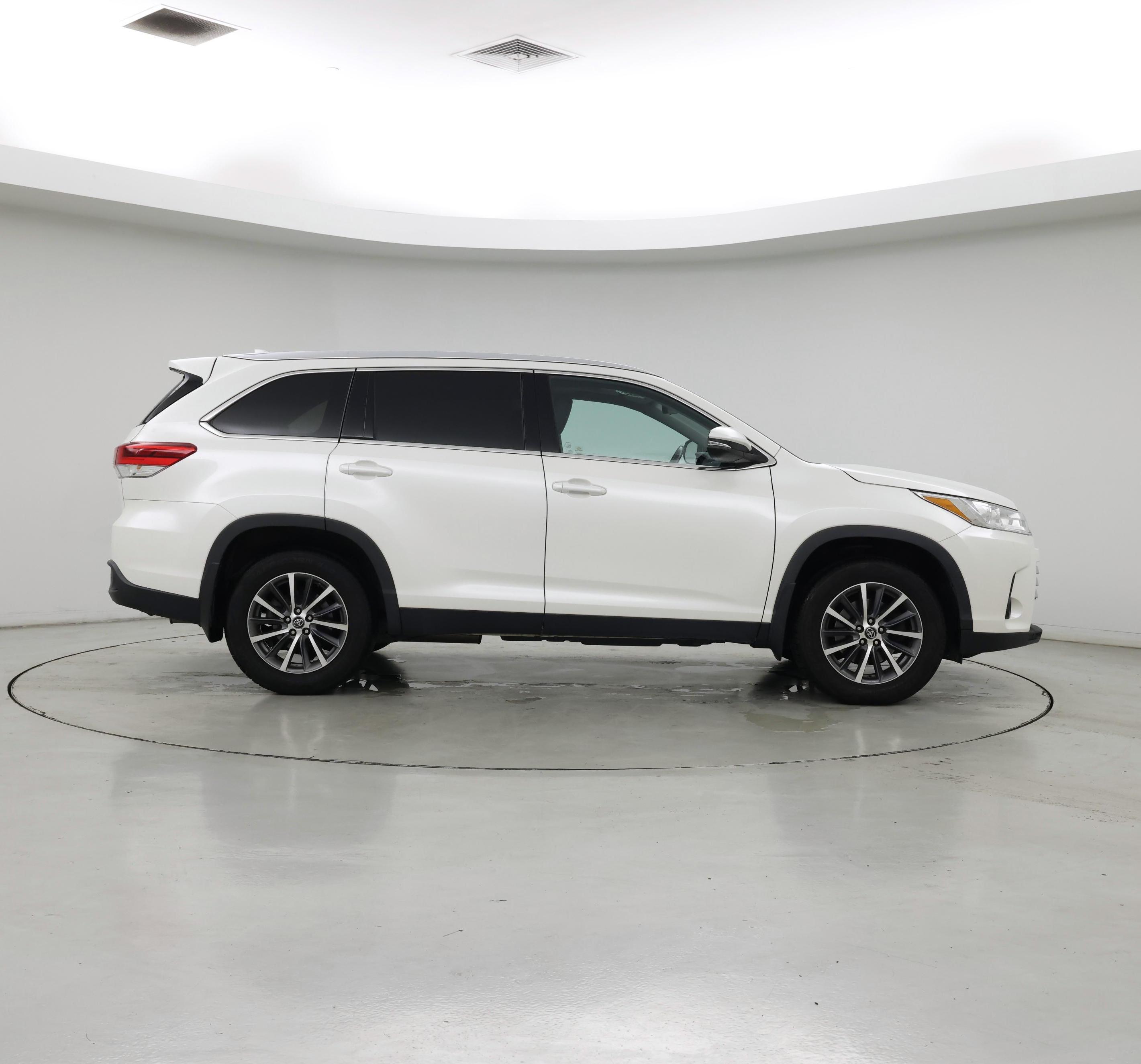 Thumbnail: 2019 Toyota Highlander - 7