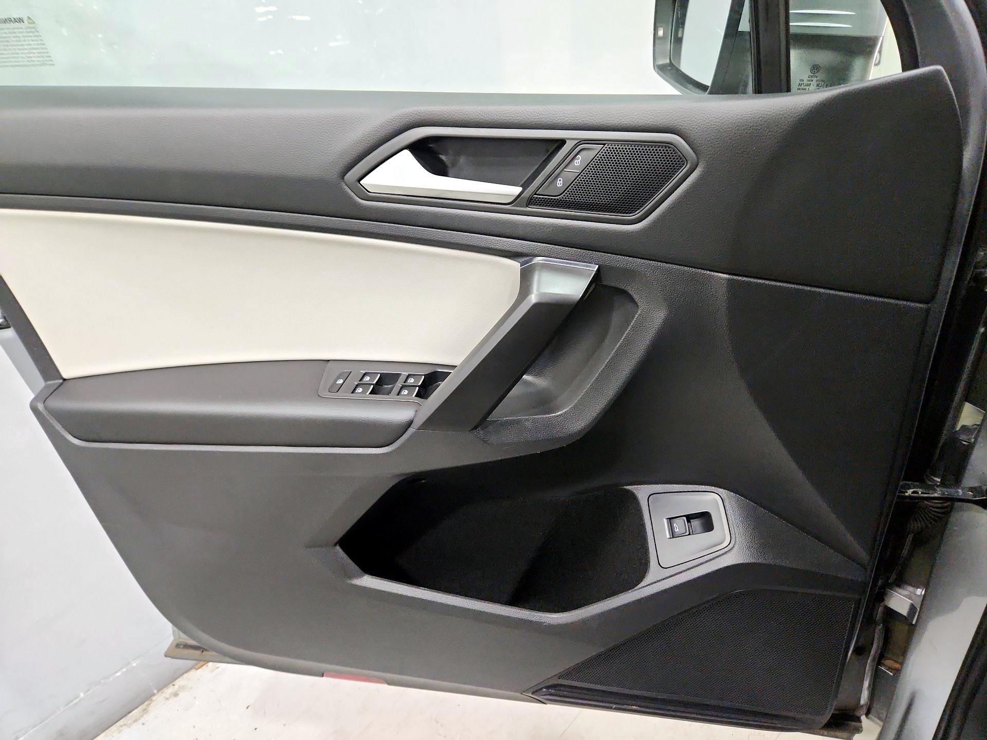 Thumbnail: 2021 Volkswagen Tiguan - 12