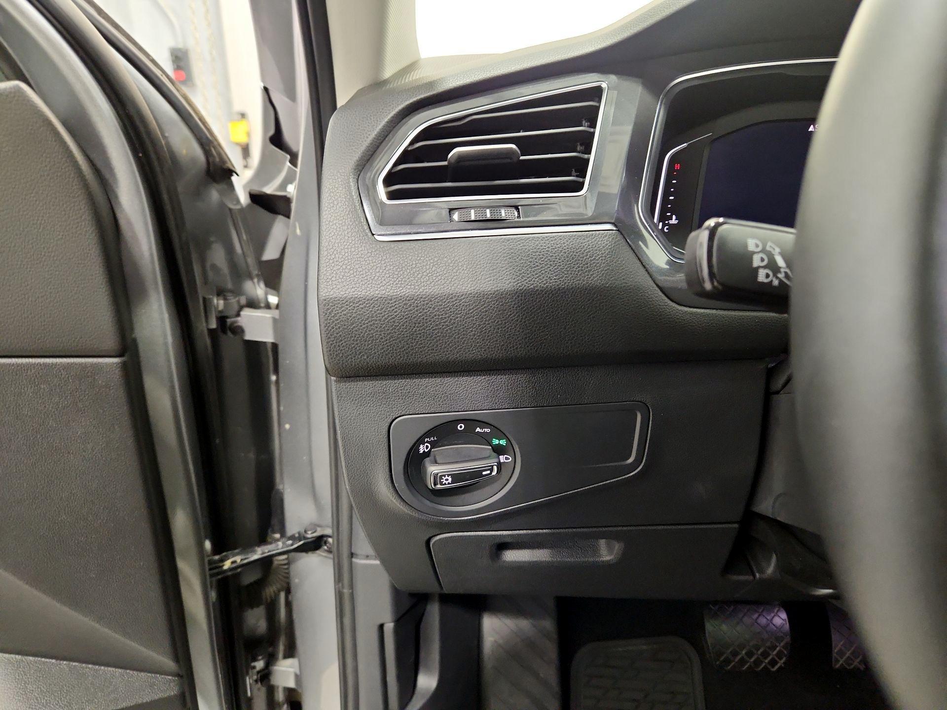 Thumbnail: 2021 Volkswagen Tiguan - 13