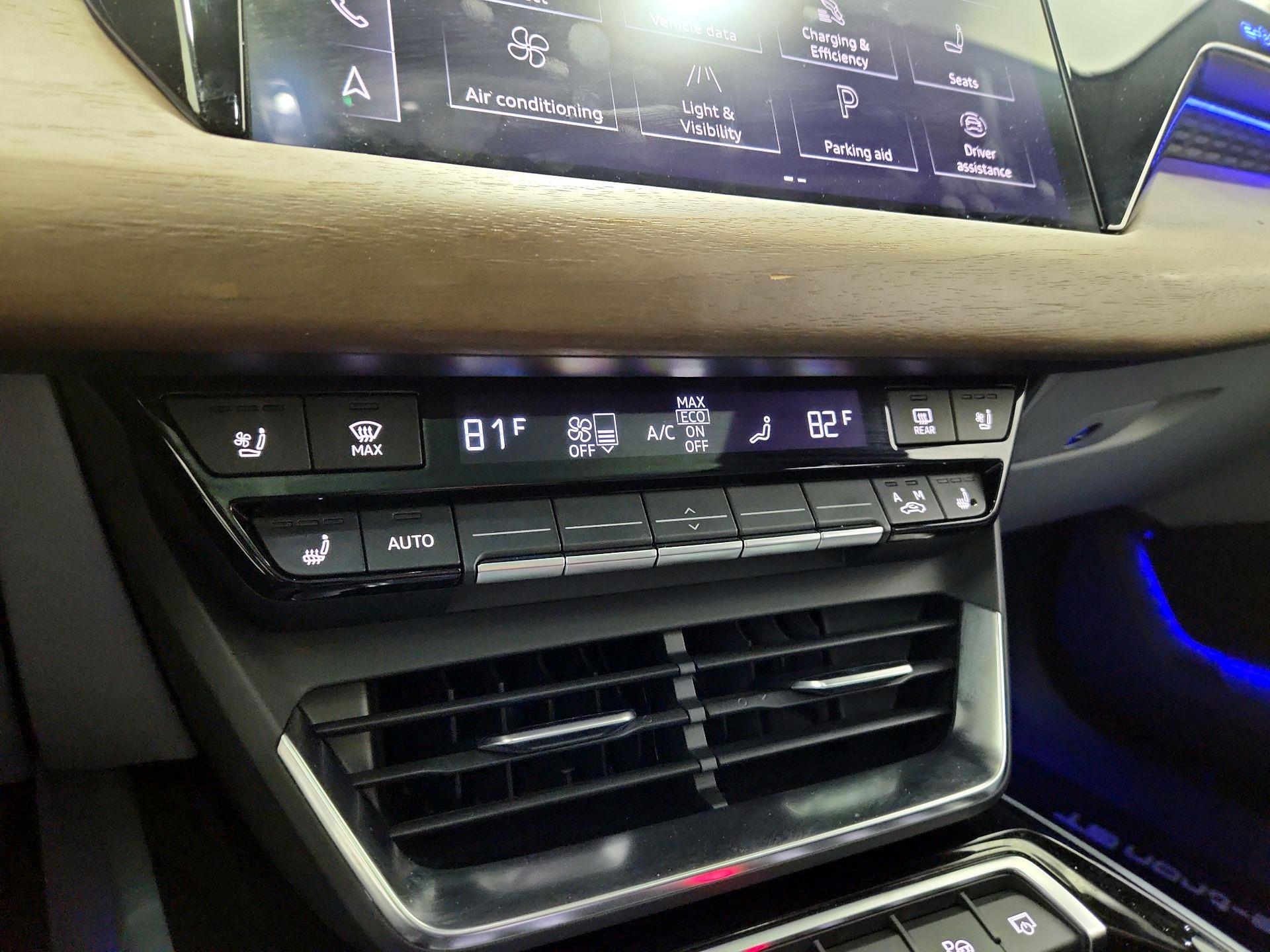 Thumbnail: 2022 Audi e-tron GT - 17