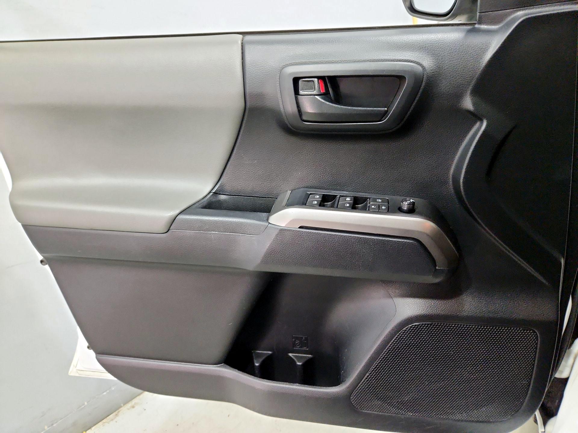 Thumbnail: 2019 Toyota Tacoma - 12