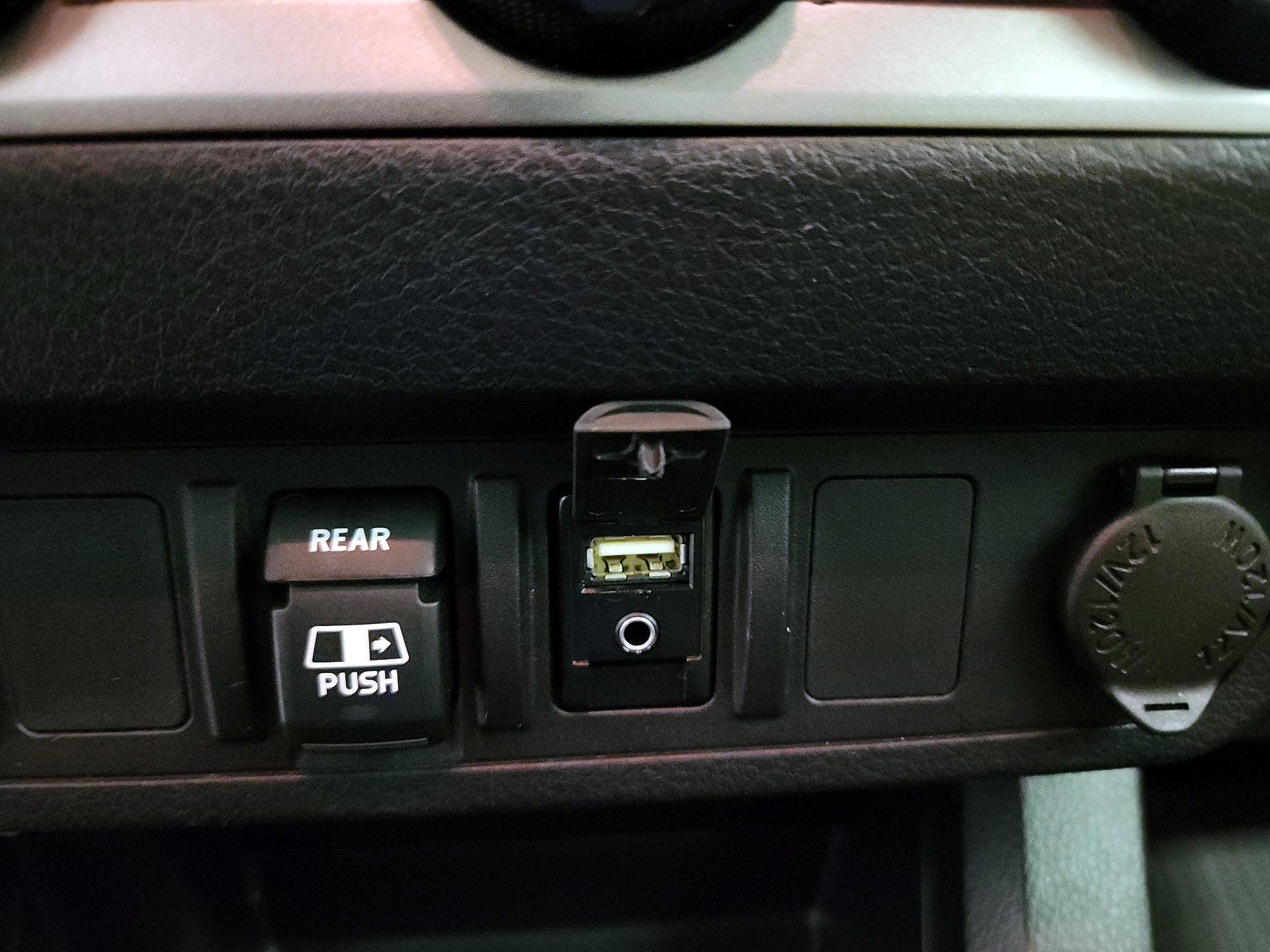 Thumbnail: 2019 Toyota Tacoma - 18