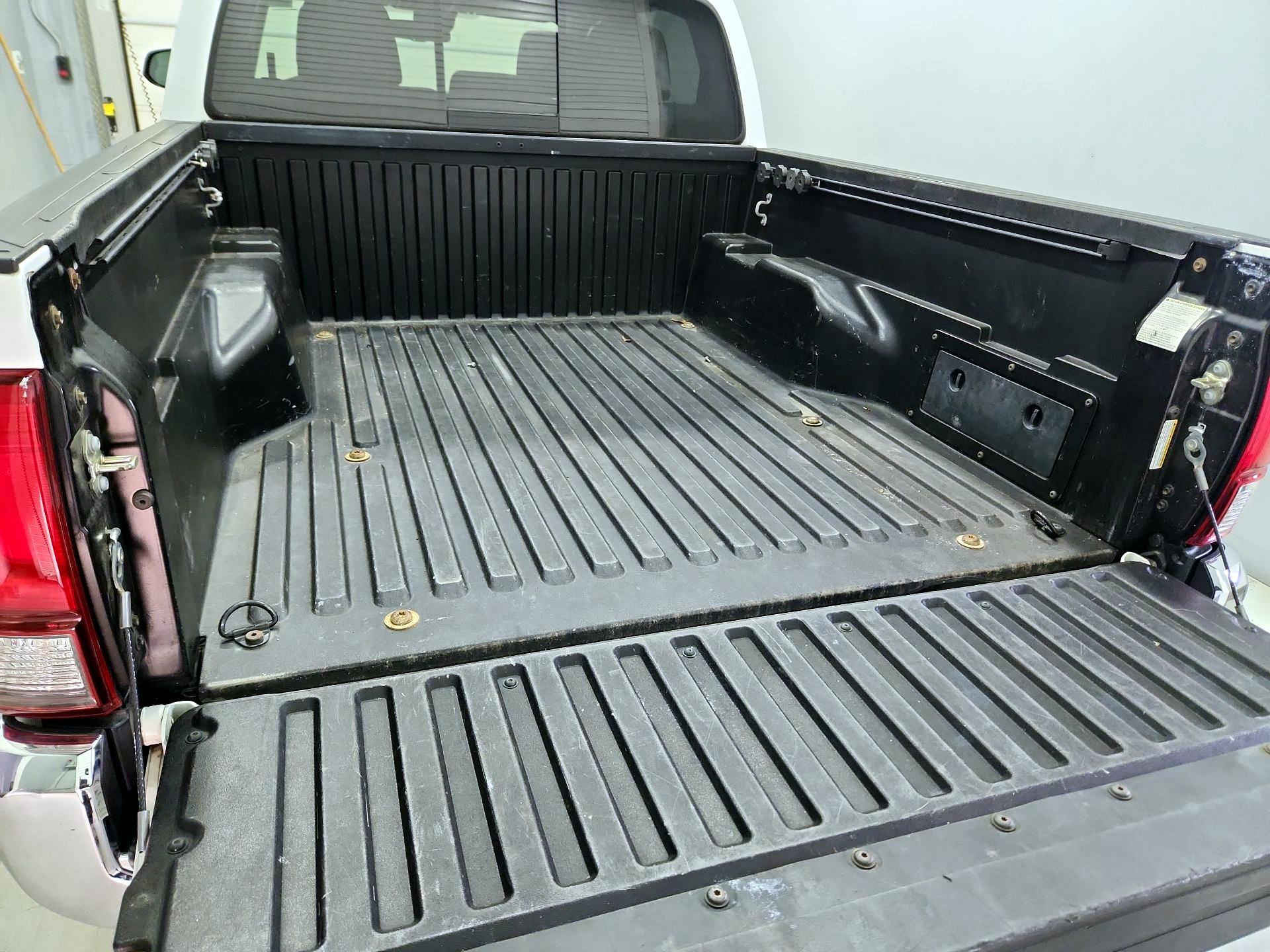 Thumbnail: 2019 Toyota Tacoma - 20