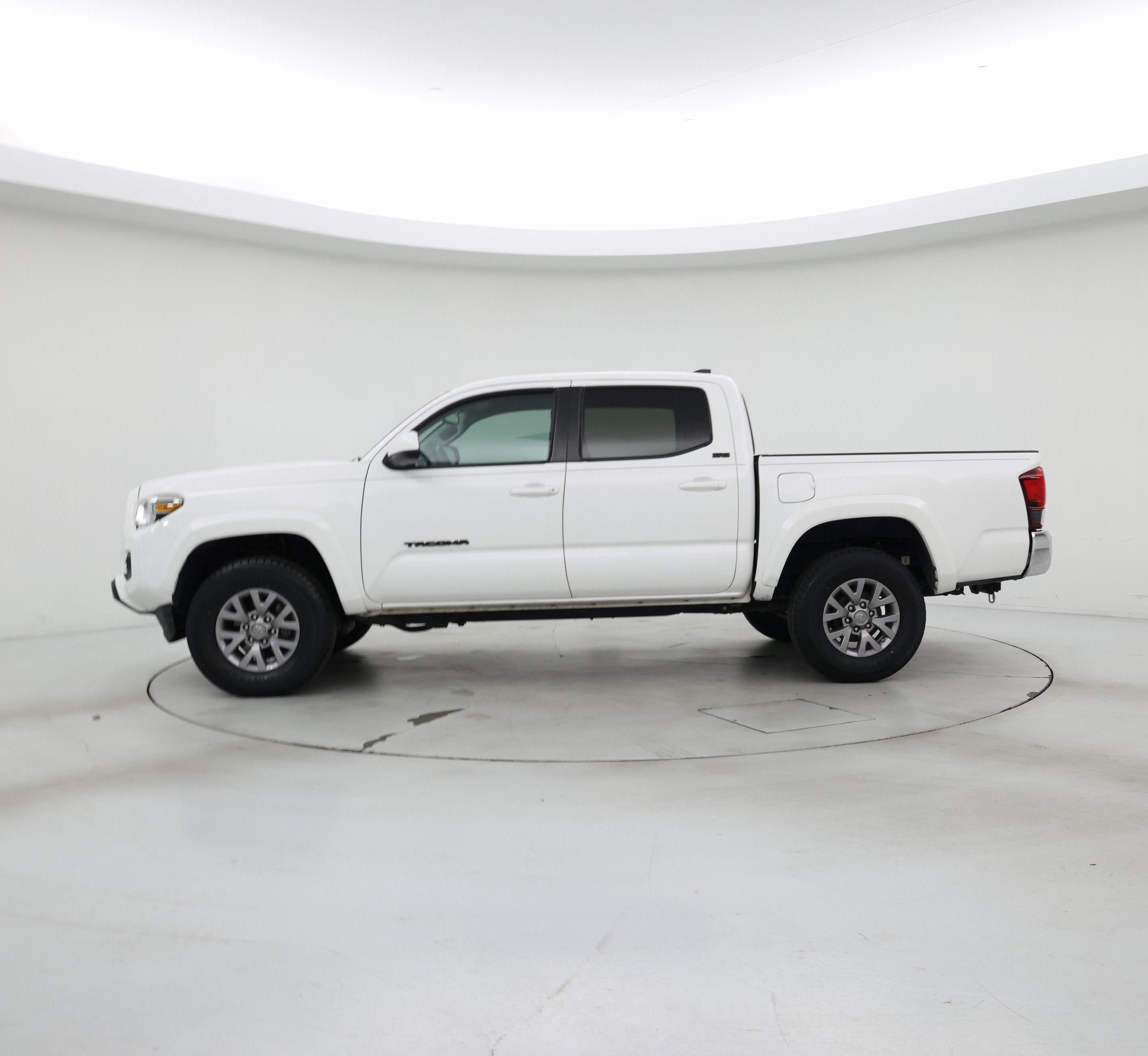 Thumbnail: 2019 Toyota Tacoma - 3