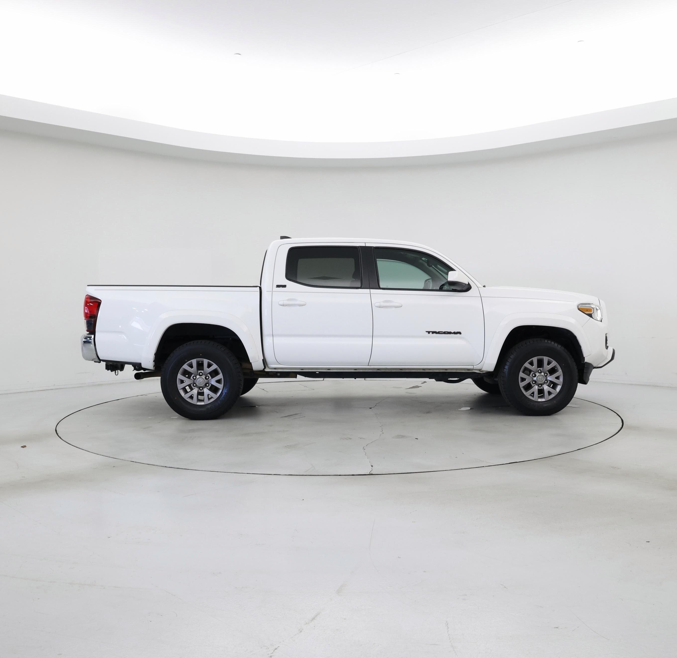 Thumbnail: 2019 Toyota Tacoma - 7