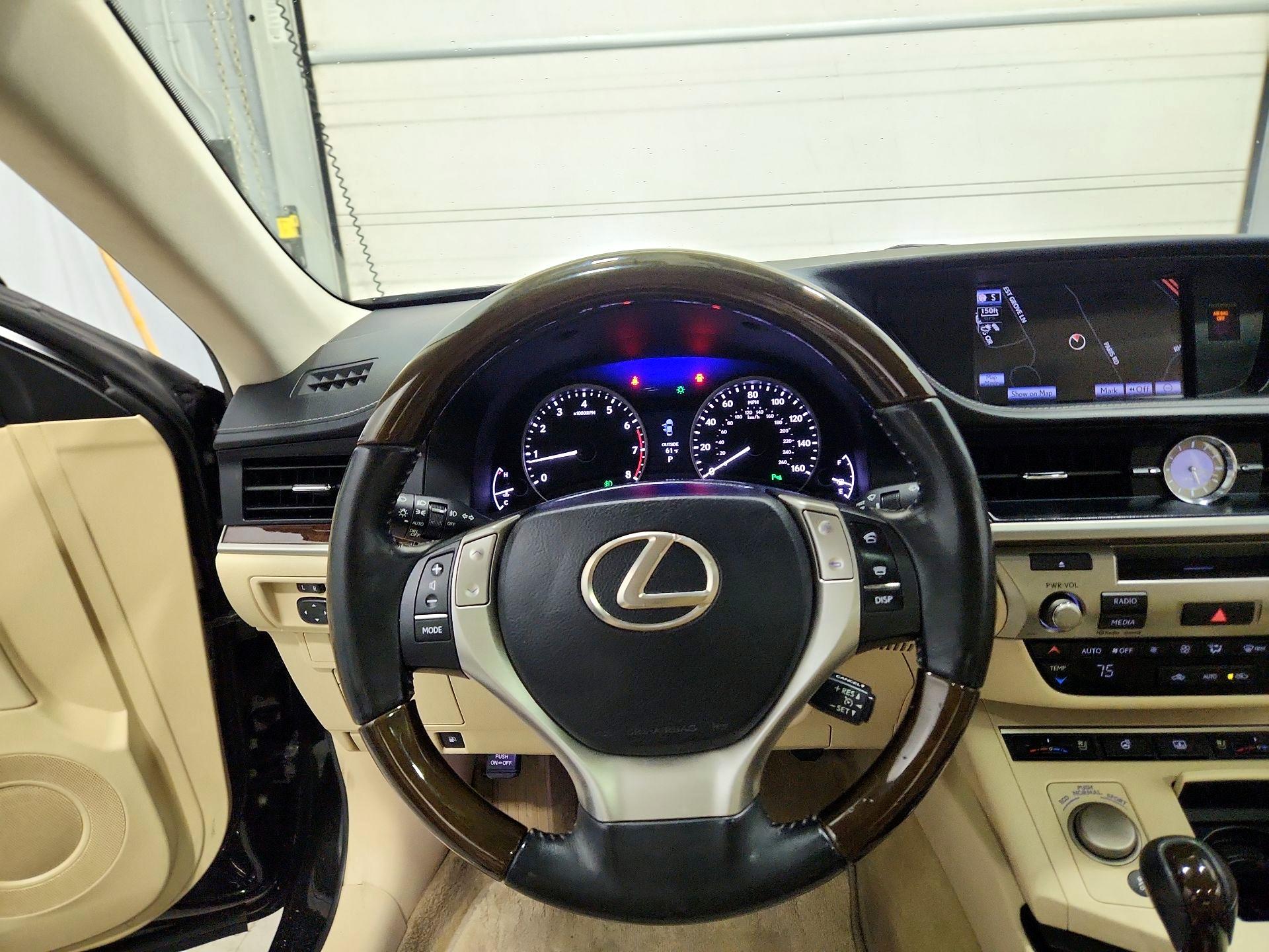 Thumbnail: 2014 Lexus ES - 10