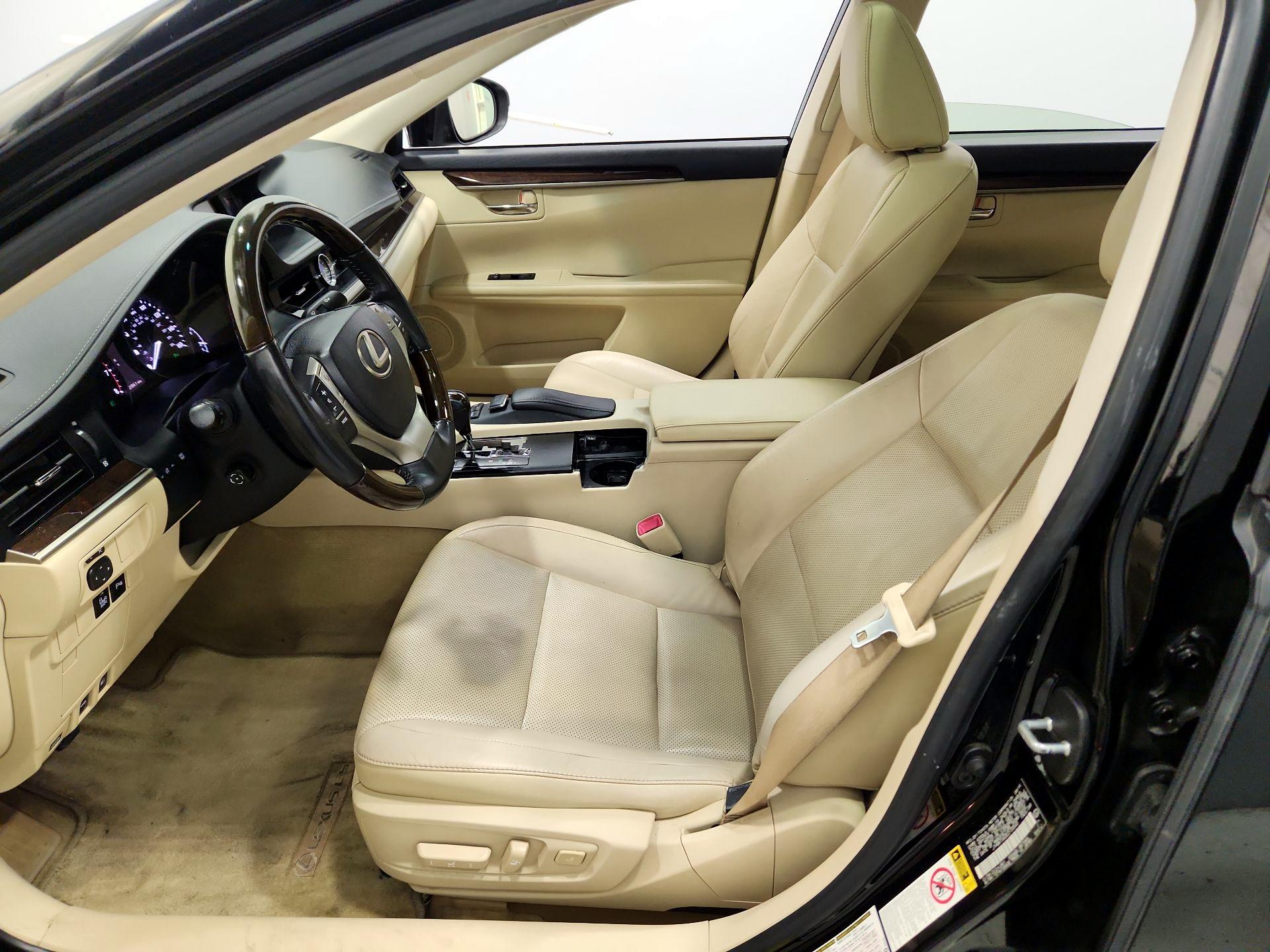 Thumbnail: 2014 Lexus ES - 11