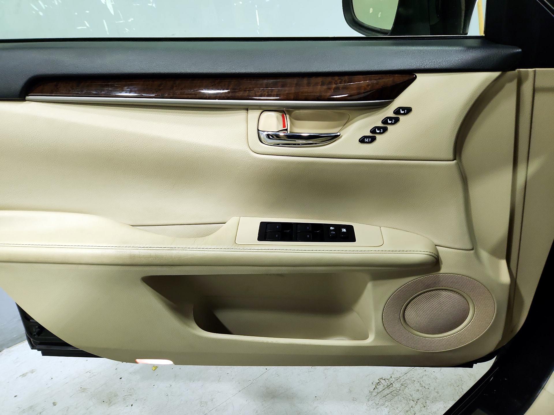 Thumbnail: 2014 Lexus ES - 12