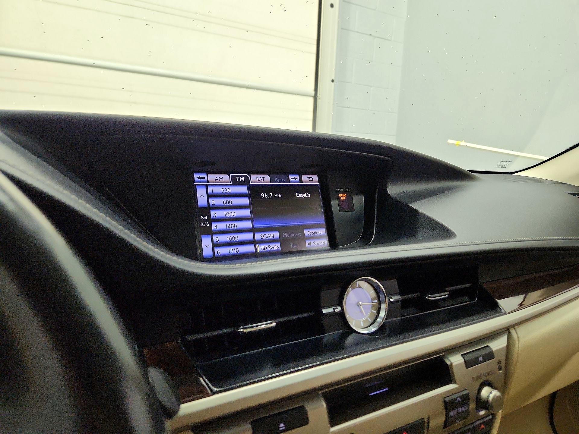 Thumbnail: 2014 Lexus ES - 16