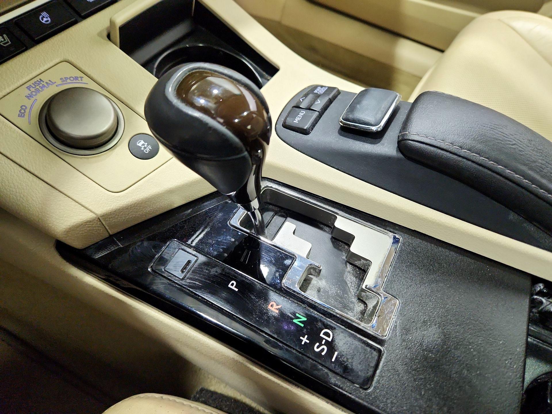 Thumbnail: 2014 Lexus ES - 18