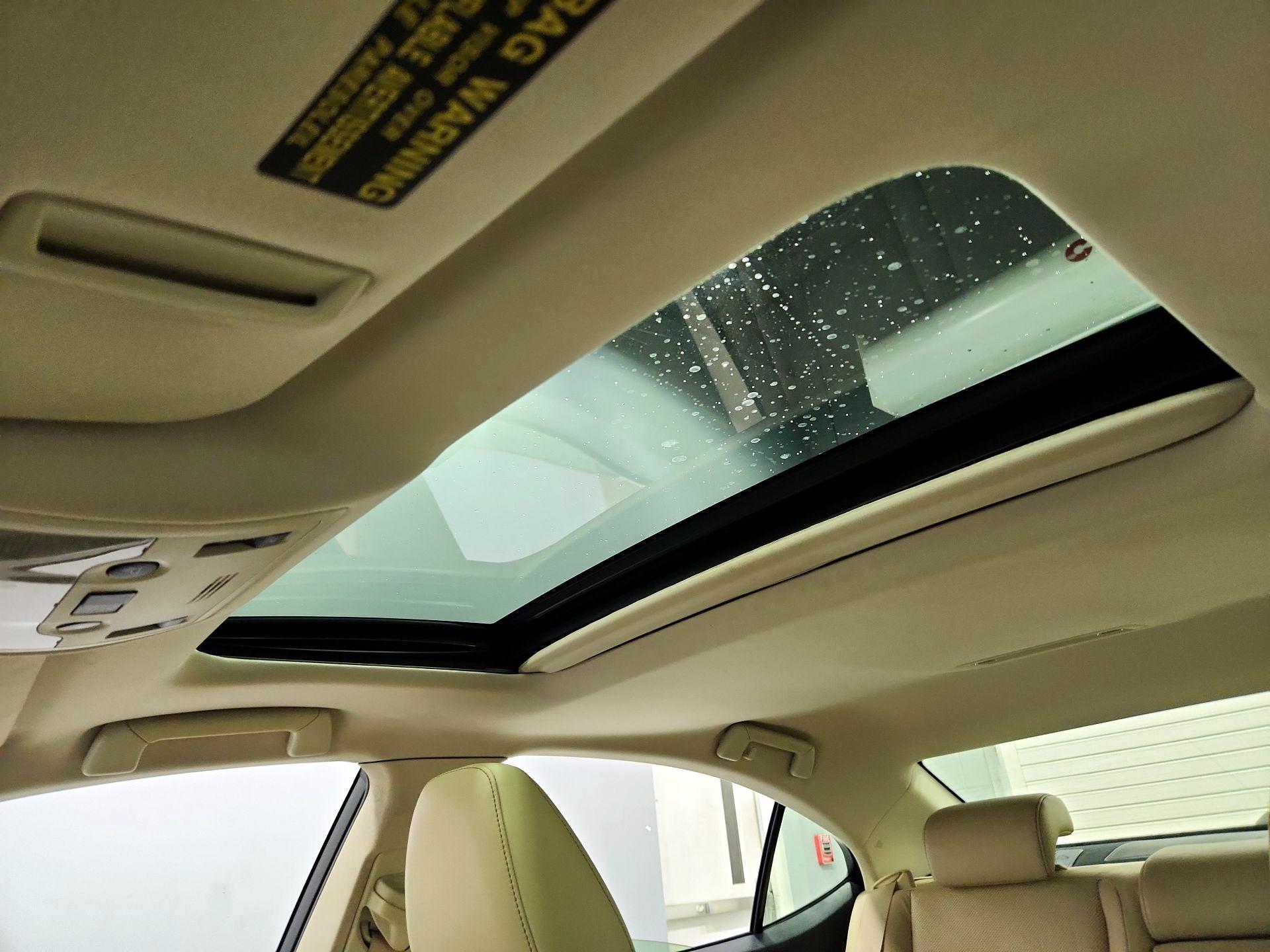 Thumbnail: 2014 Lexus ES - 20