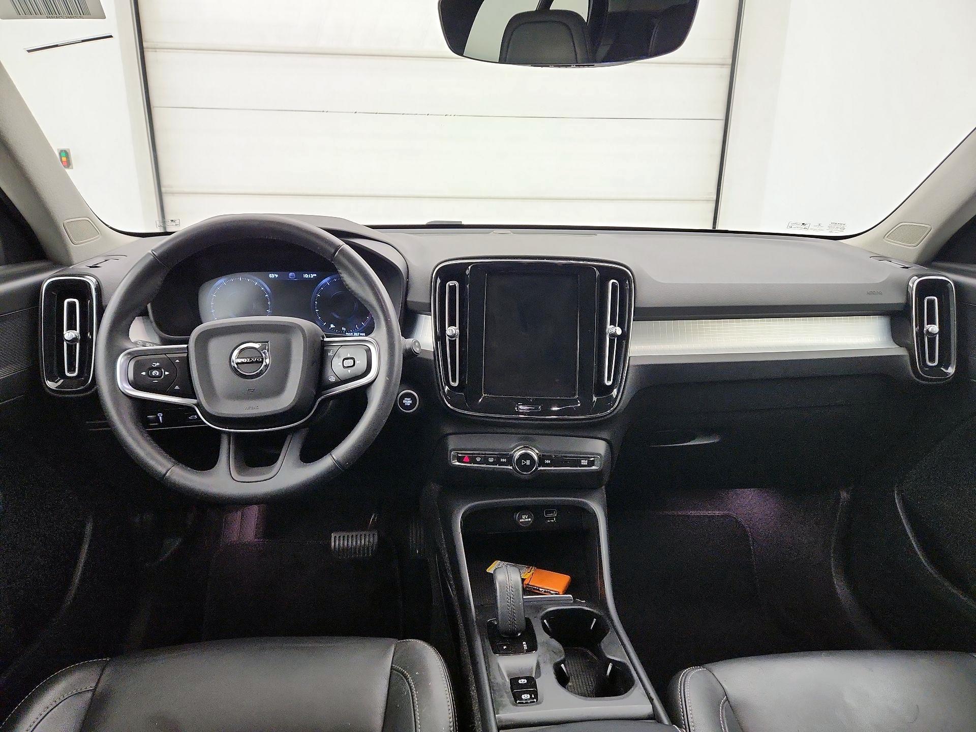 Thumbnail: 2021 Volvo XC40 - 9