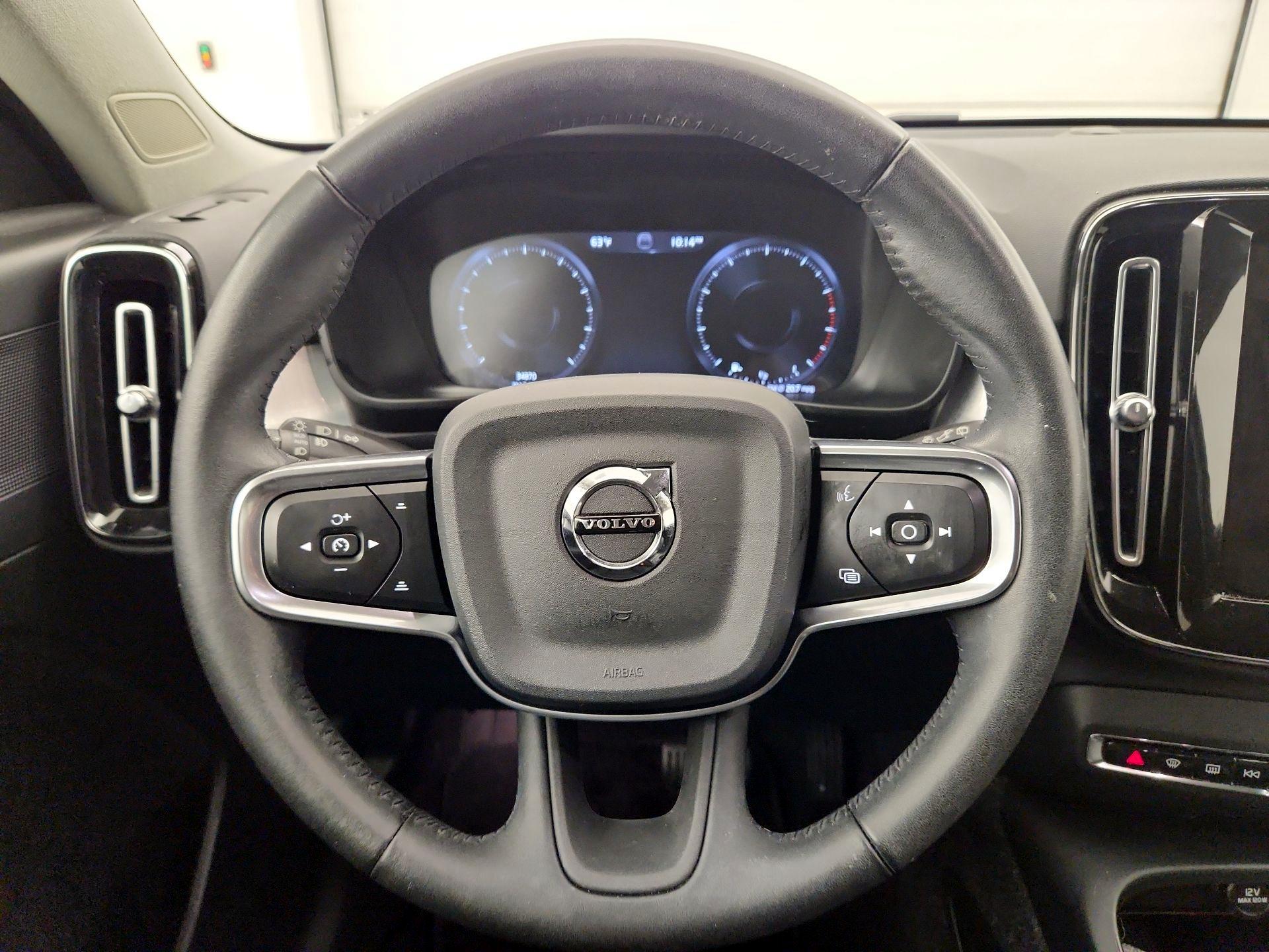 Thumbnail: 2021 Volvo XC40 - 10