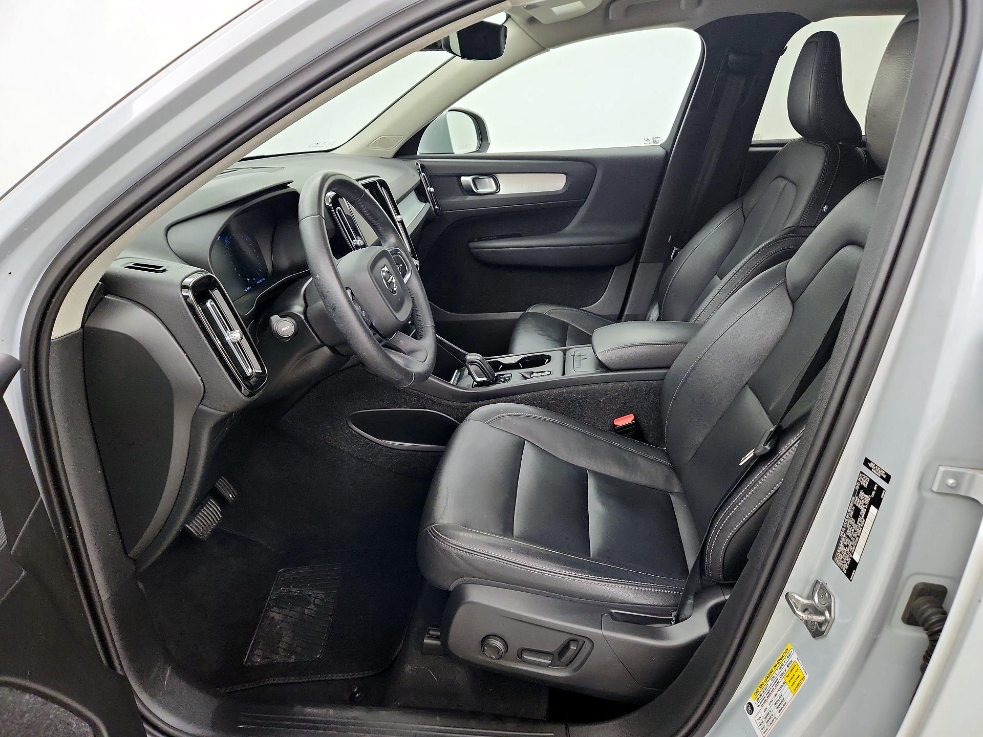 Thumbnail: 2021 Volvo XC40 - 11