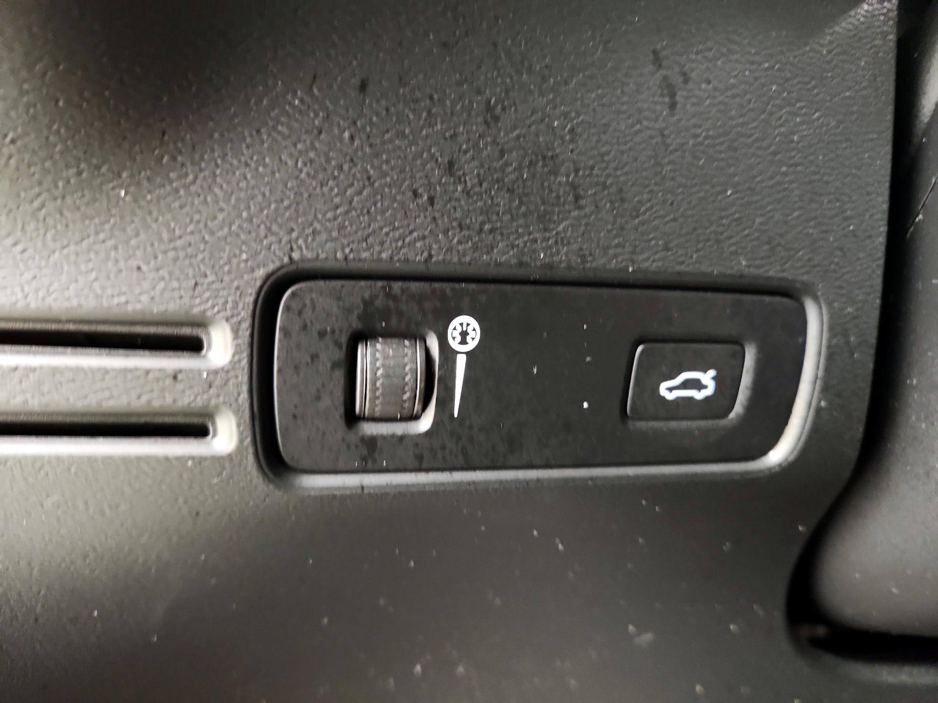 Thumbnail: 2021 Volvo XC40 - 13