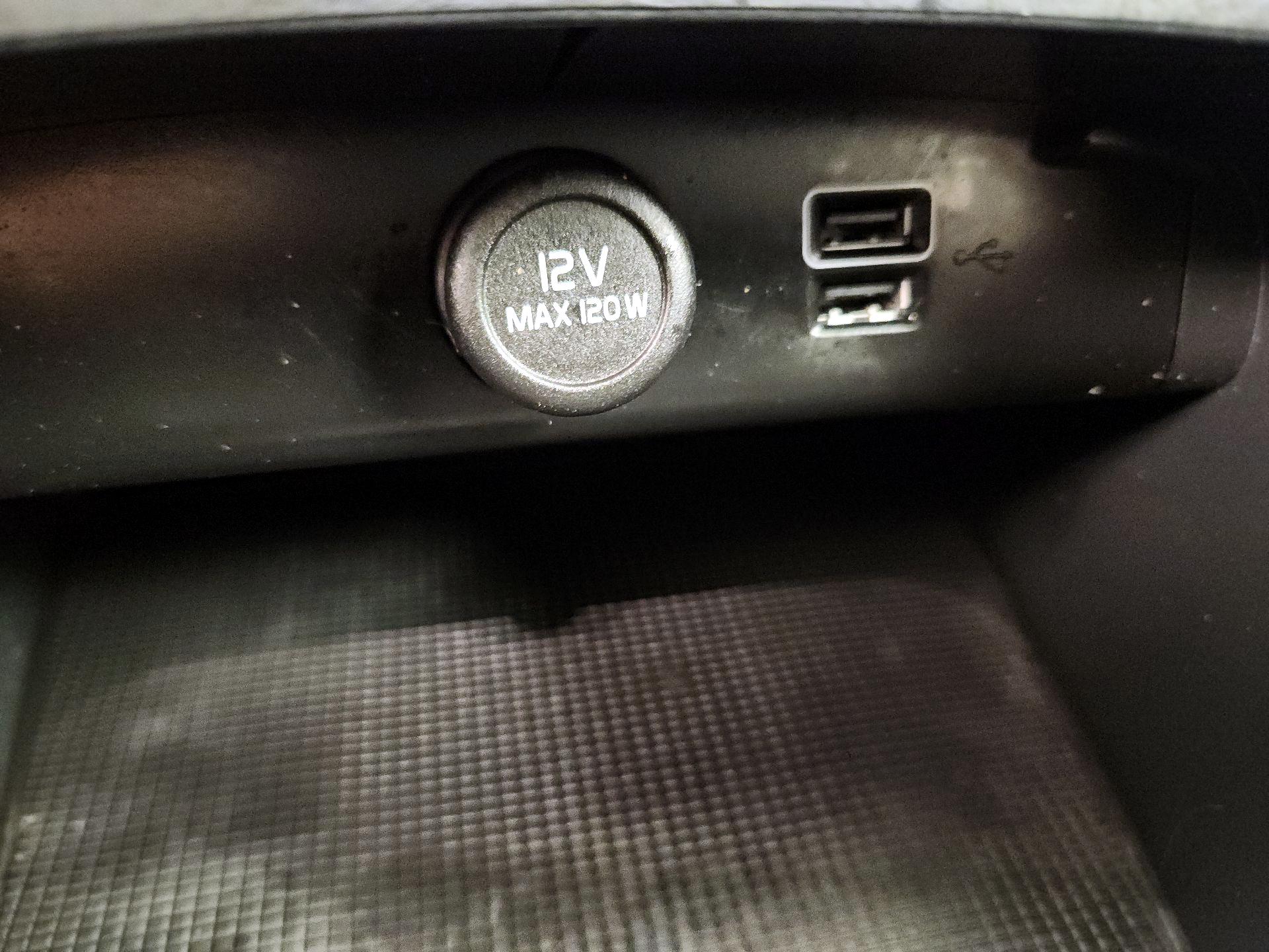 Thumbnail: 2021 Volvo XC40 - 19