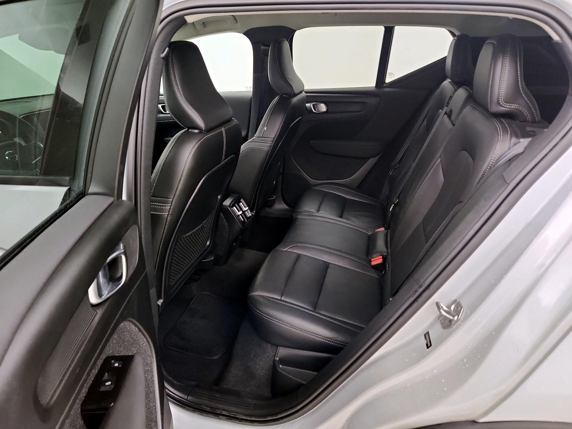 Thumbnail: 2021 Volvo XC40 - 20