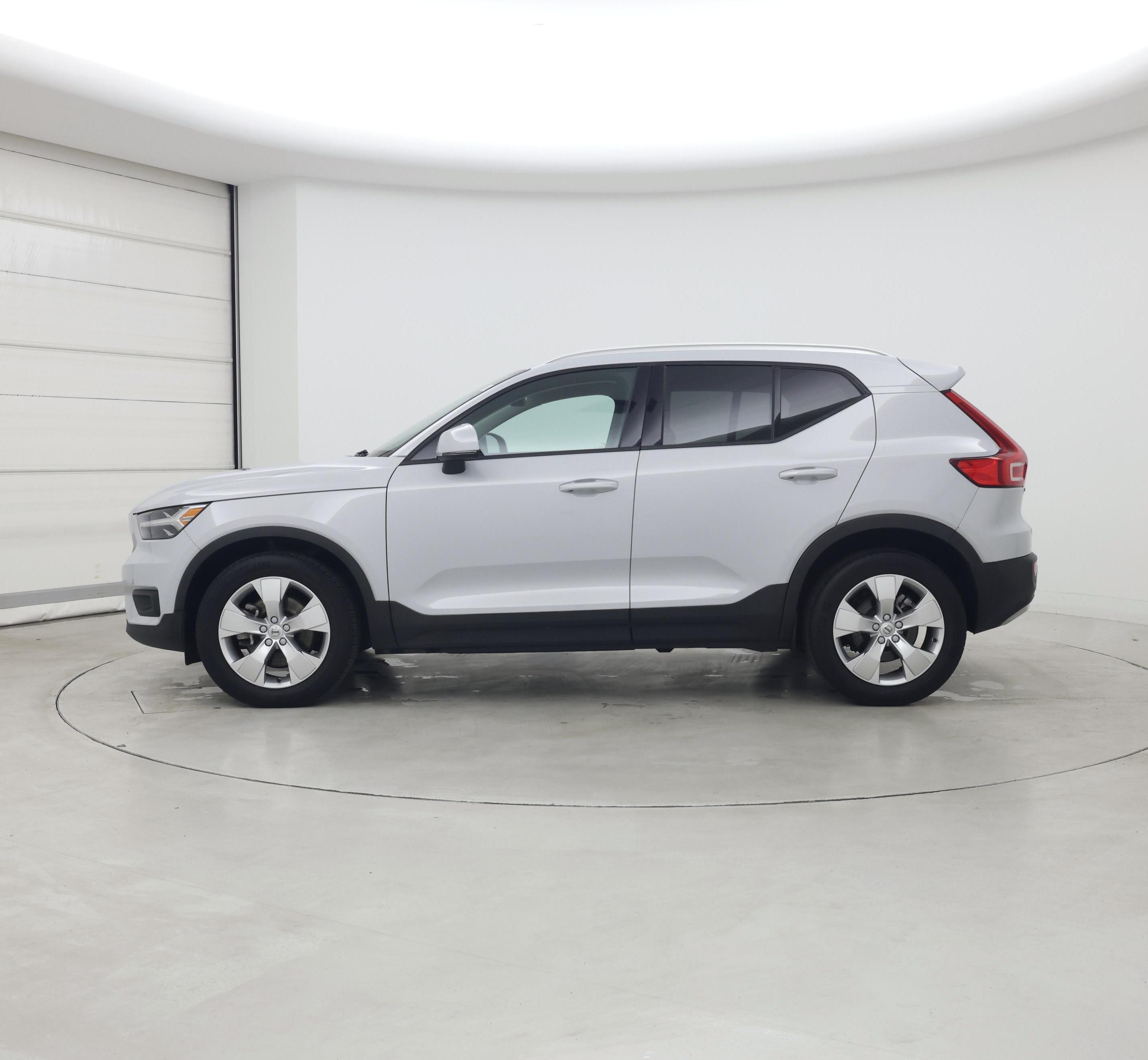 Thumbnail: 2021 Volvo XC40 - 3