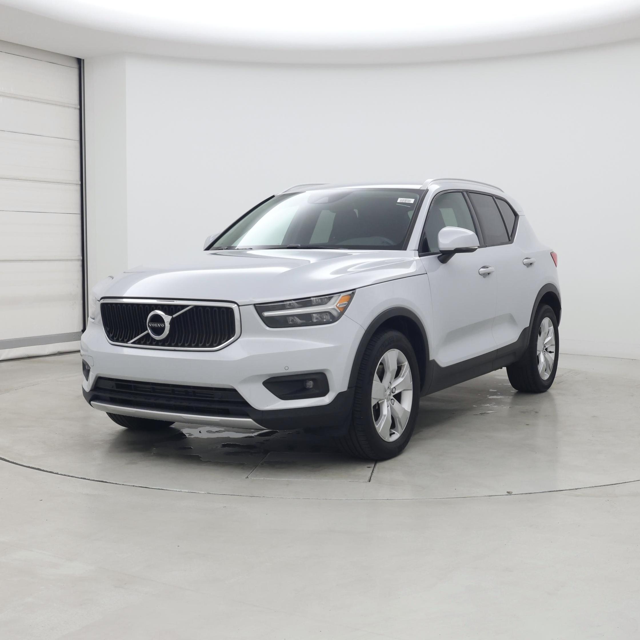 Thumbnail: 2021 Volvo XC40 - 4