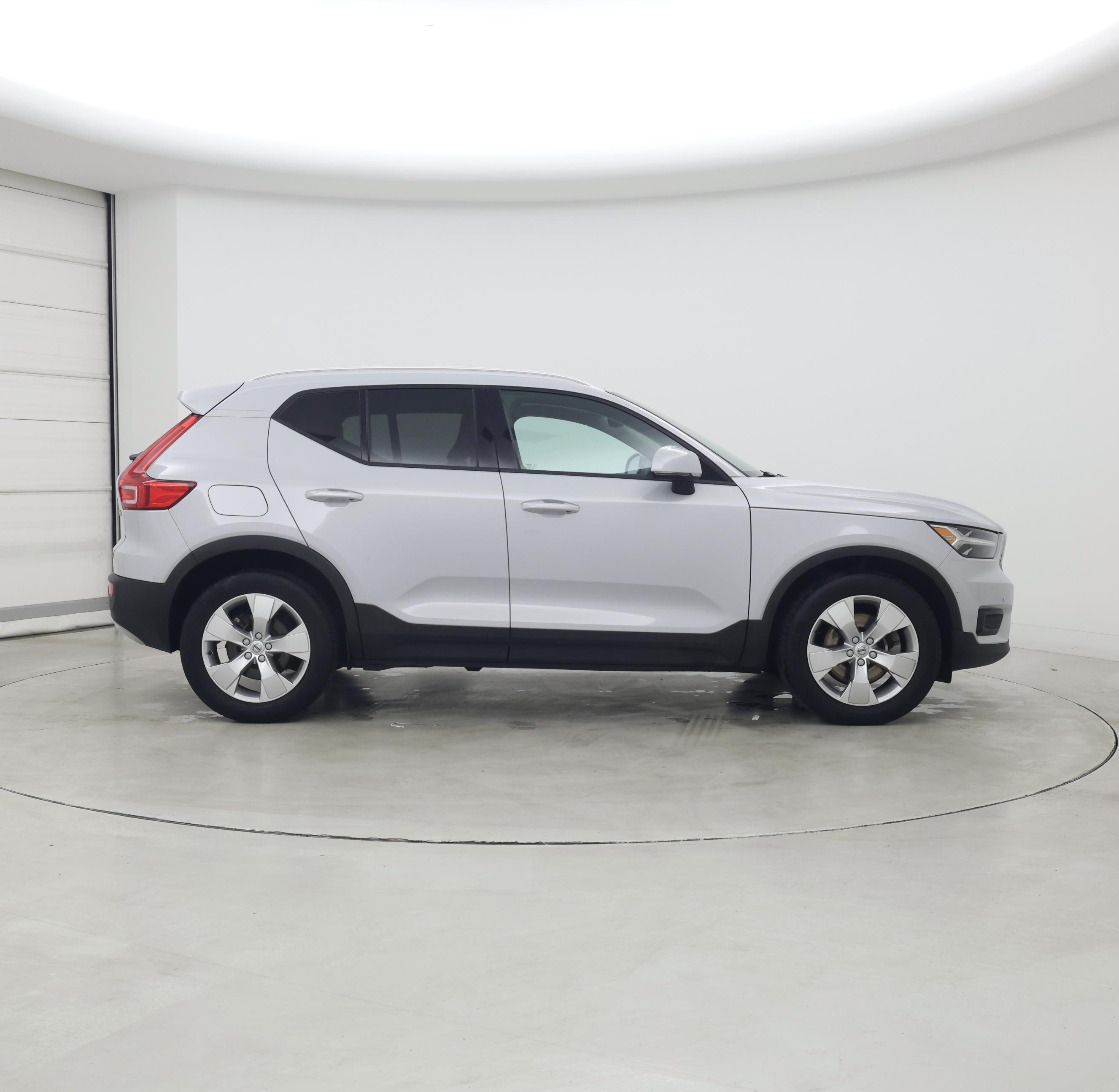 Thumbnail: 2021 Volvo XC40 - 7