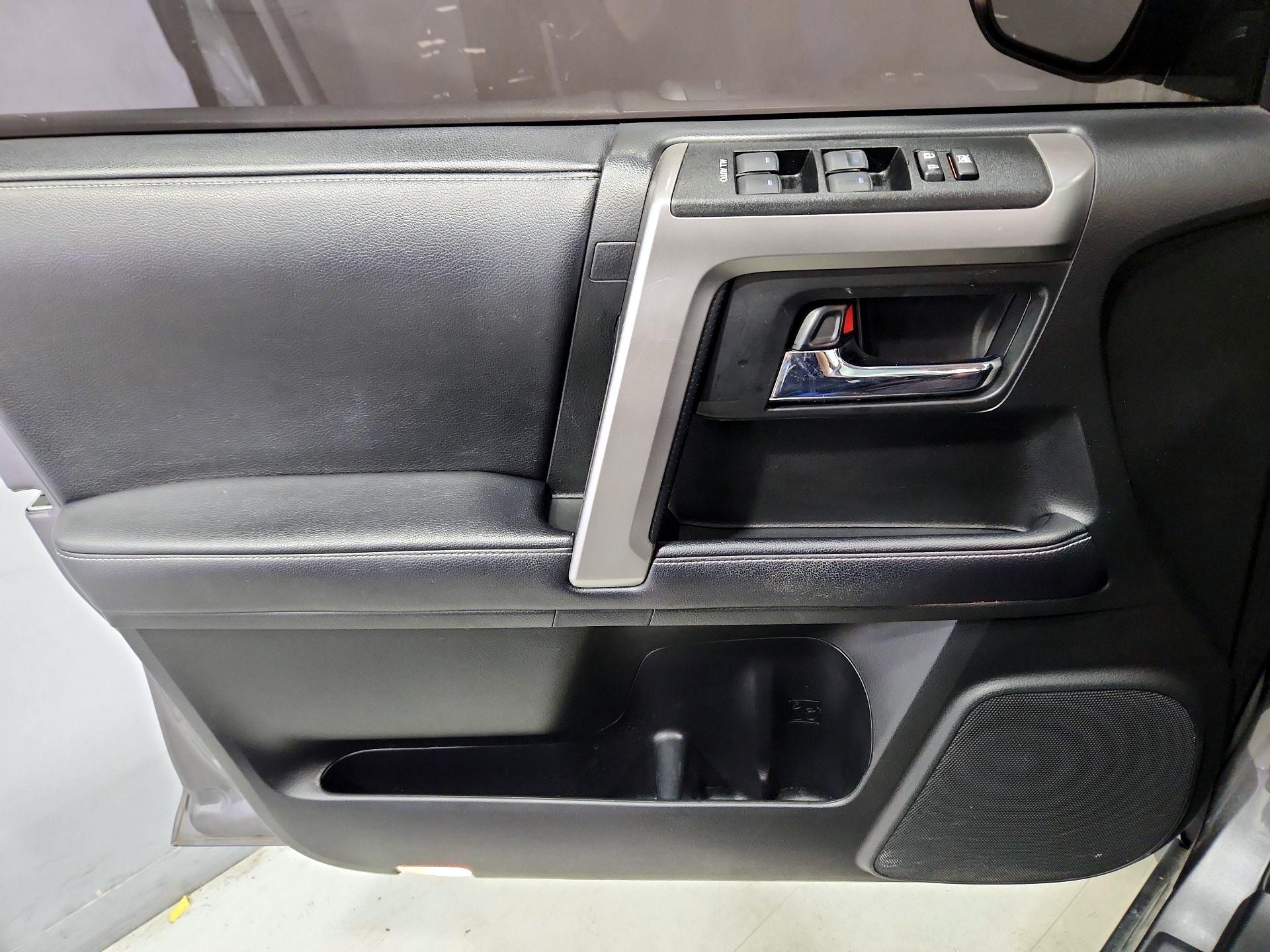 Thumbnail: 2019 Toyota 4Runner - 12