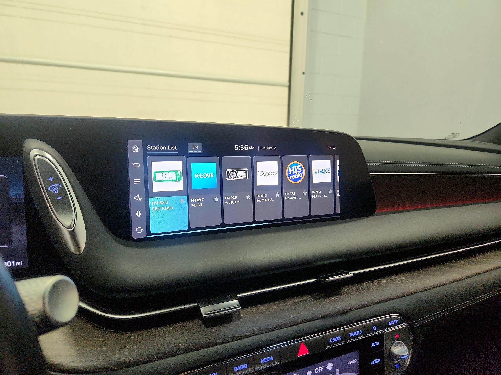 Thumbnail: 2023 Genesis G90 - 16