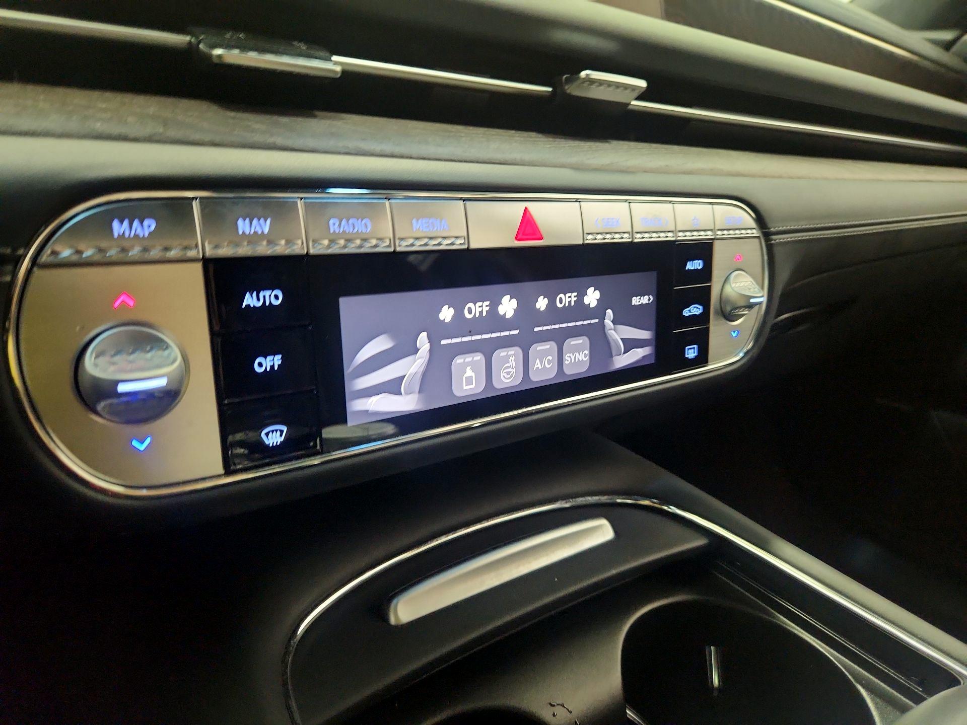 Thumbnail: 2023 Genesis G90 - 17